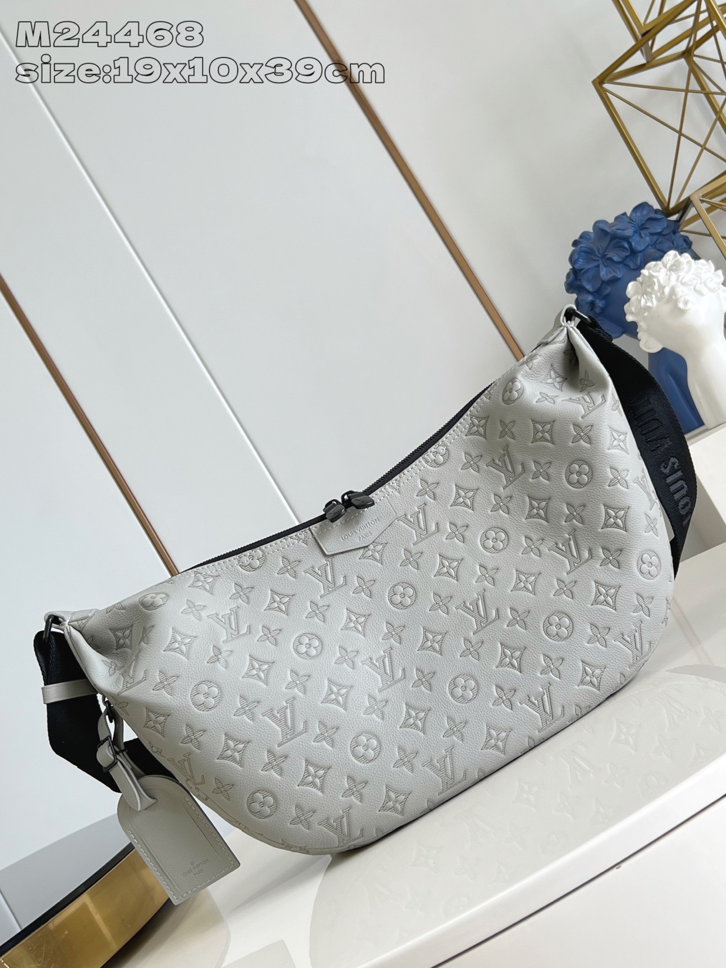 【顶级原单 M24468灰 】本款 Hobo Hamac 手袋选用 Monogram Shadow 压纹