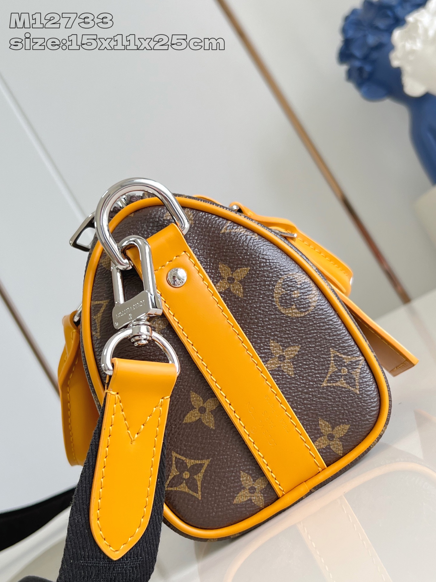 【顶级原单 M12733 】本款 Keepall Bandoulière 25 手袋出自 LV Colo