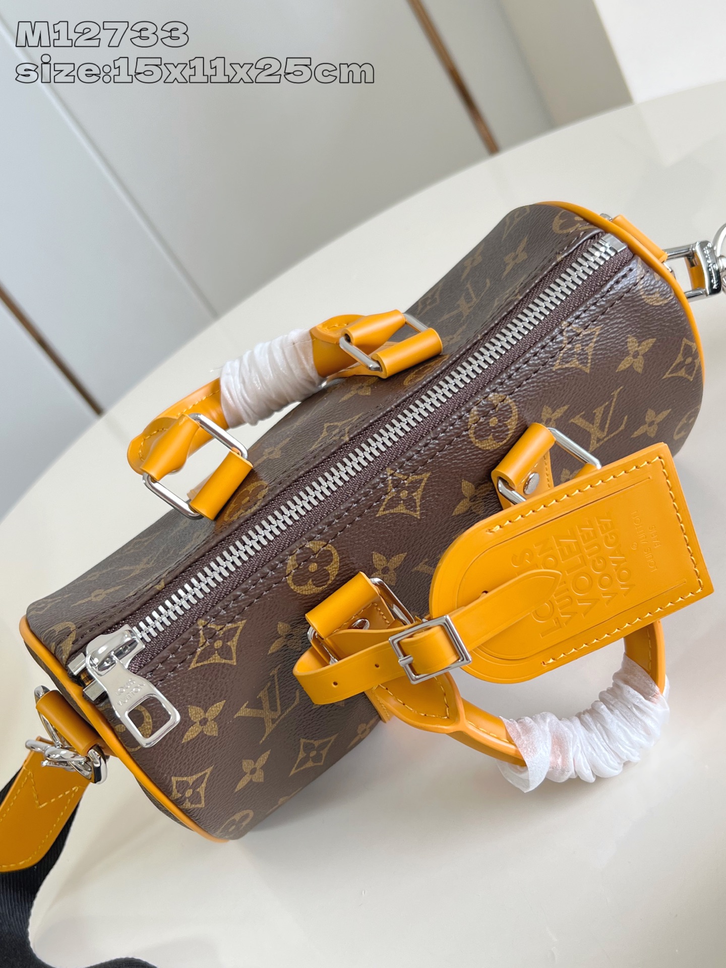 【顶级原单 M12733 】本款 Keepall Bandoulière 25 手袋出自 LV Colo