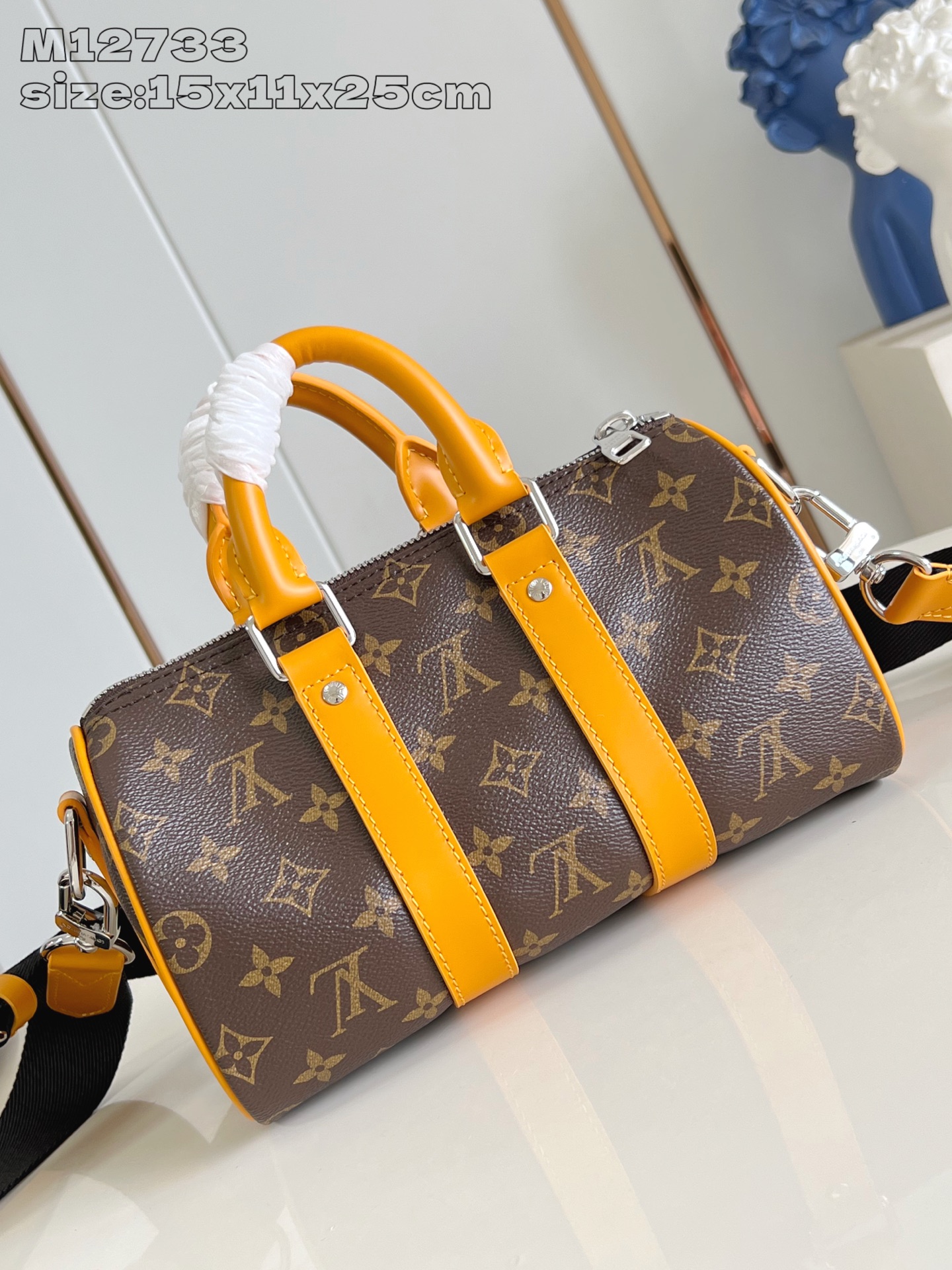 【顶级原单 M12733 】本款 Keepall Bandoulière 25 手袋出自 LV Colo
