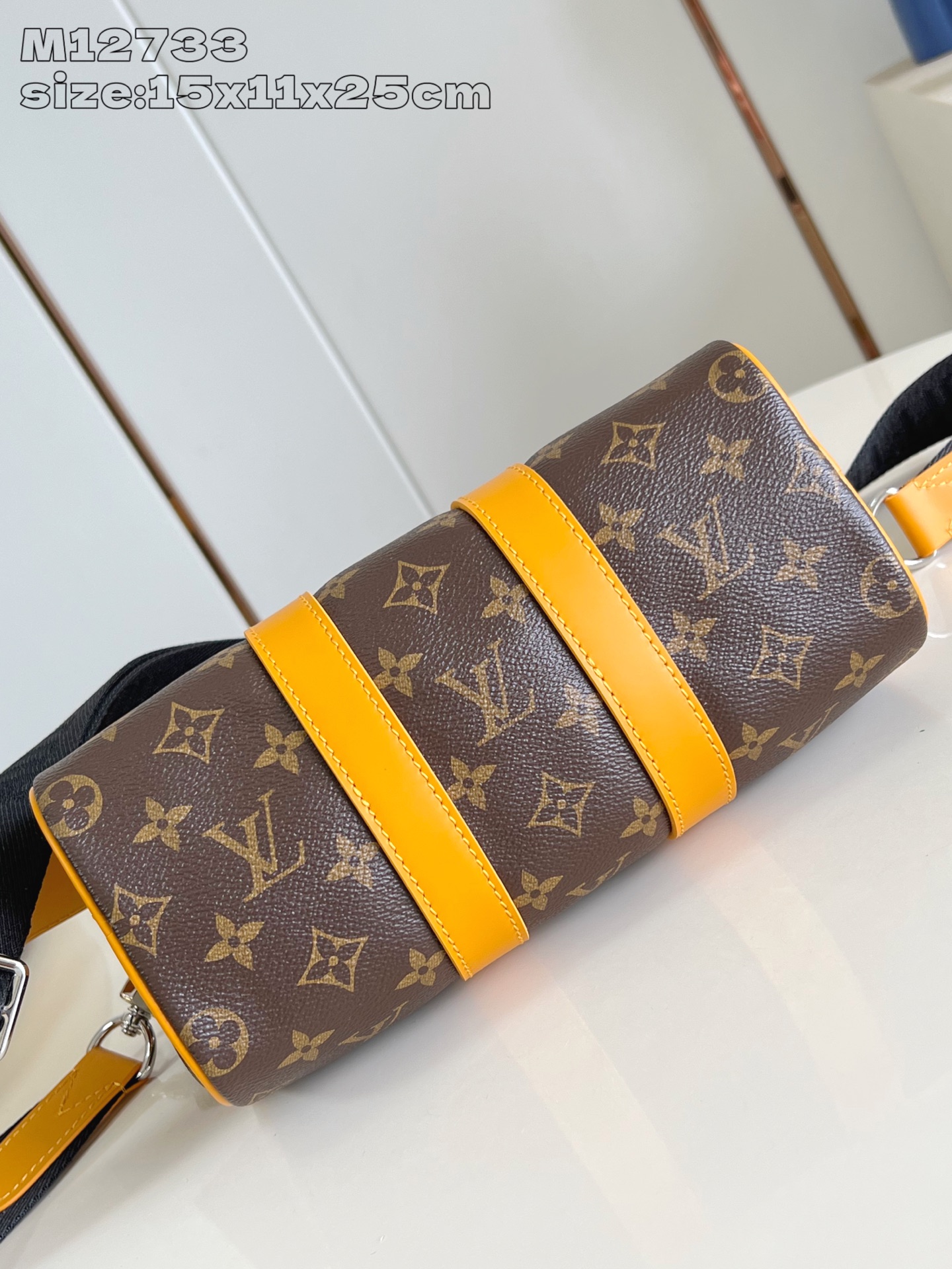 【顶级原单 M12733 】本款 Keepall Bandoulière 25 手袋出自 LV Colo