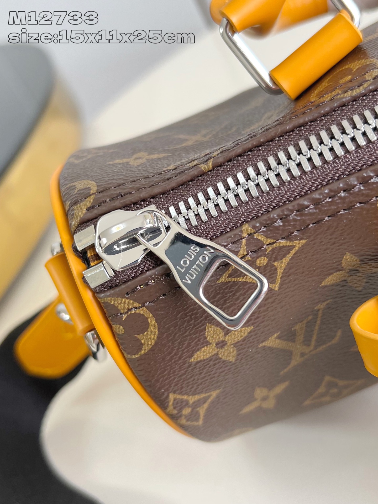 【顶级原单 M12733 】本款 Keepall Bandoulière 25 手袋出自 LV Colo