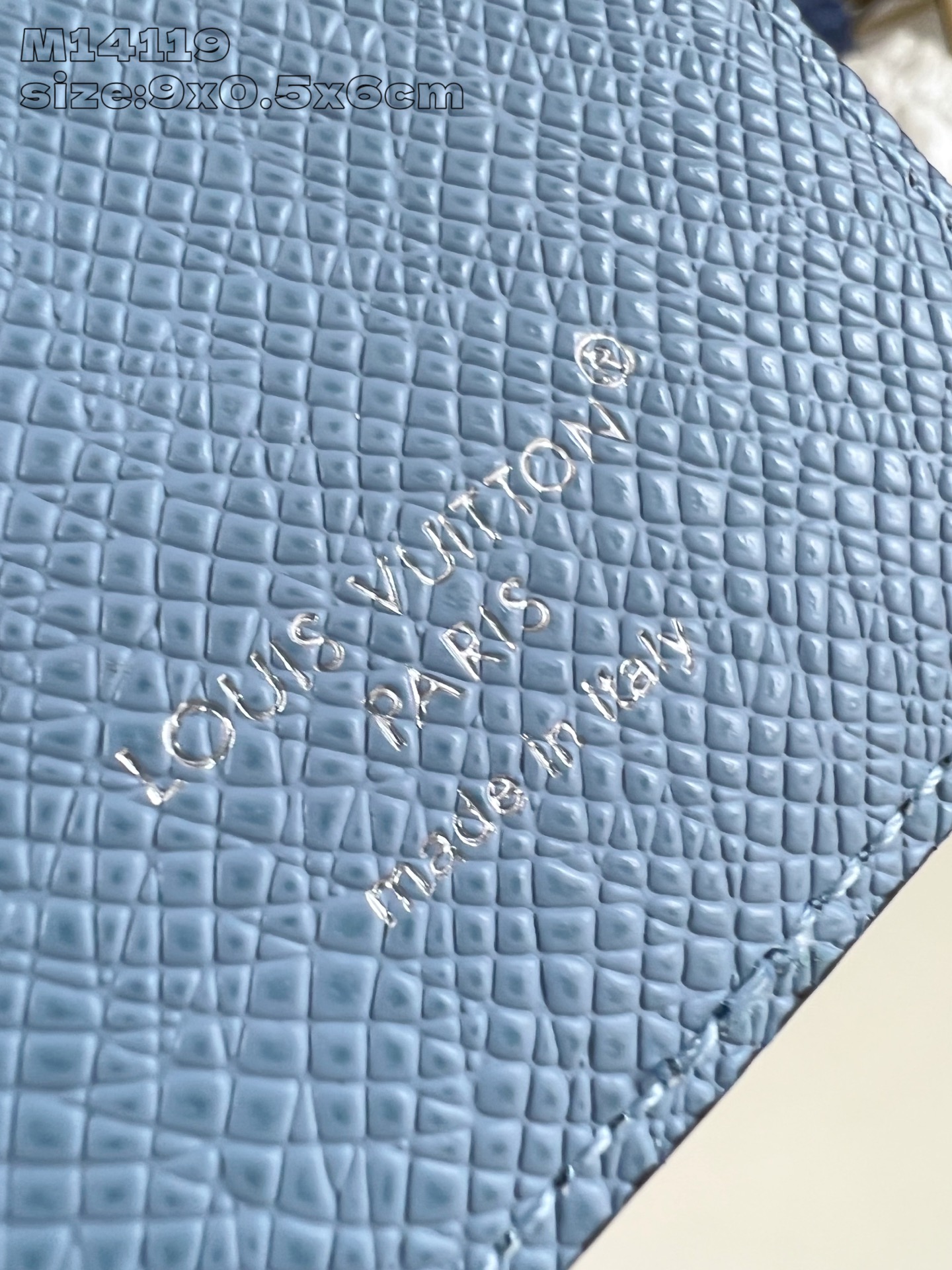 【顶级原单 M14119蓝  】本款 Magnet 卡夹取材 Monogram 涂层帆布和 Taïga 