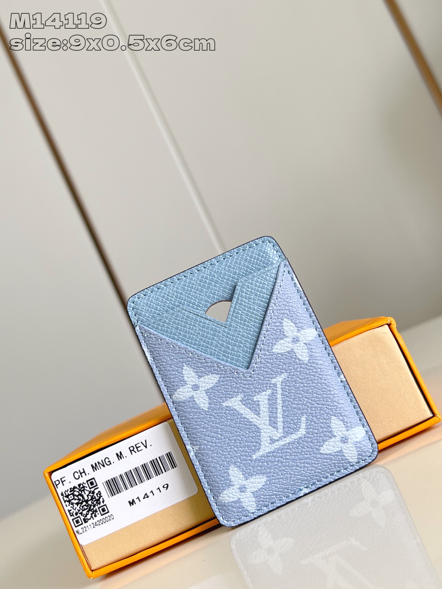 【顶级原单 M14119蓝  】本款 Magnet 卡夹取材 Monogram 涂层帆布和 Taïga 