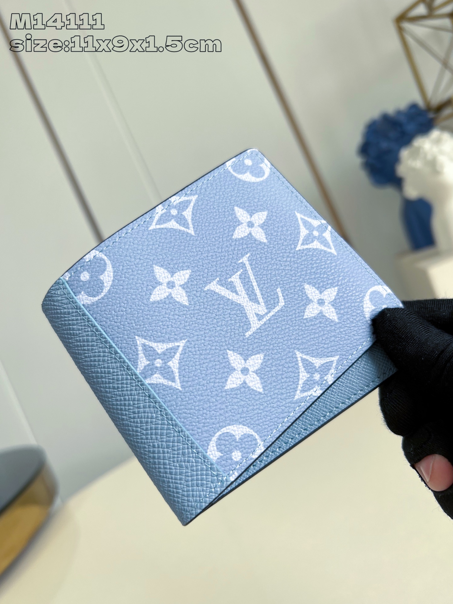 【顶级原单 M14111蓝 】這款尺寸小巧的Multiple錢包以同色調的Monogram帆布搭配Taï