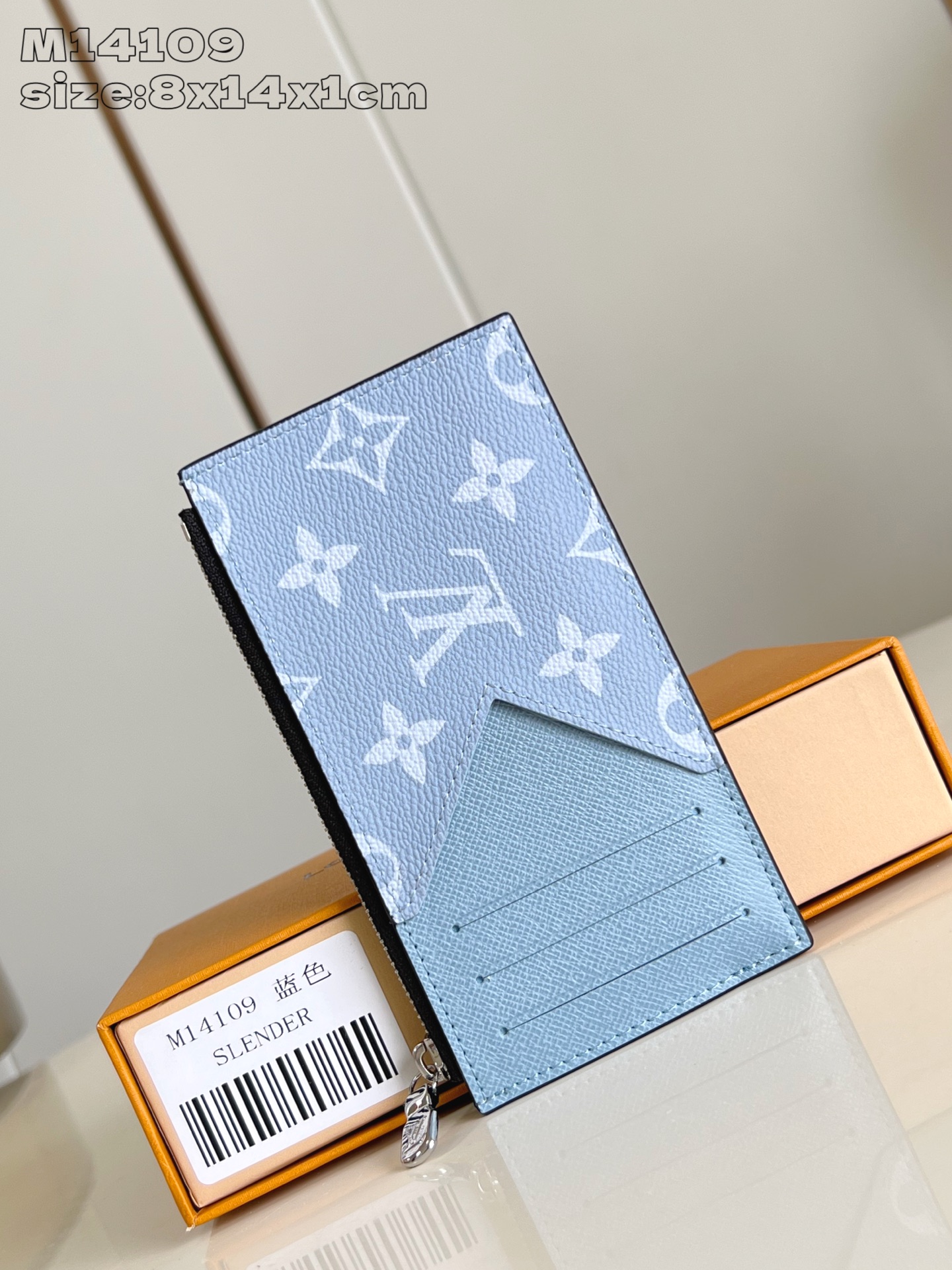 【顶级原单 M14109黄 】這款coin零錢名片夾以Monogram塗層帆布製造，搭配色調相襯的Taï