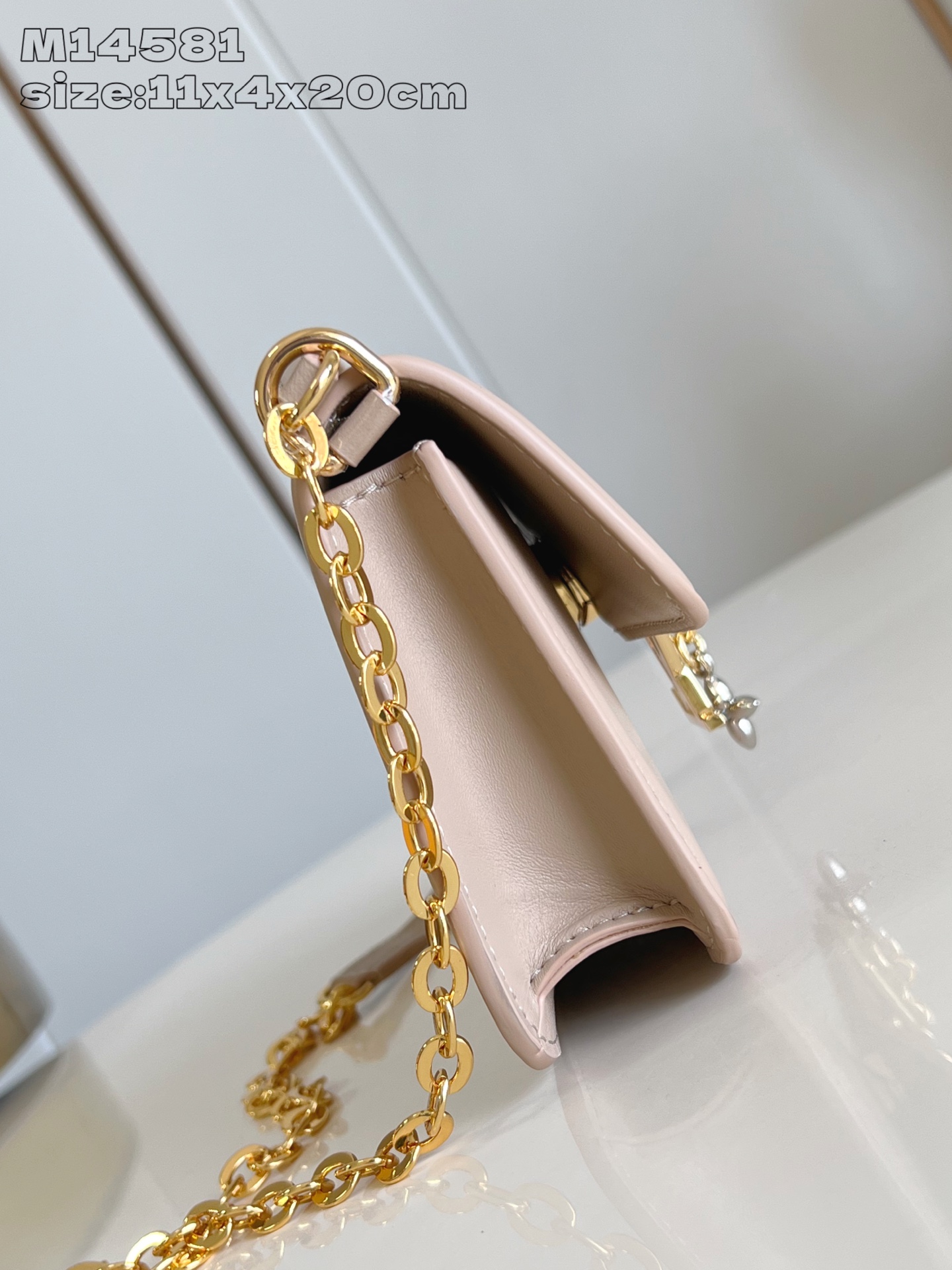 【顶级原单 M14581杏 】本款 Wallet On Chain 手袋出自路易威登 LV Bloom 