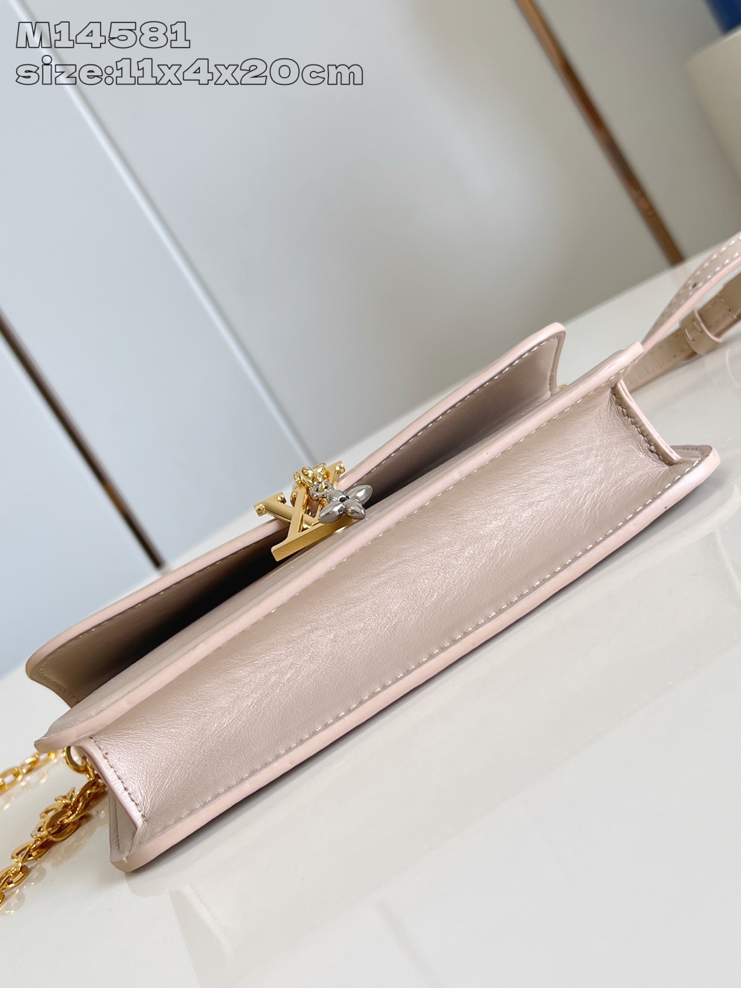 【顶级原单 M14581杏 】本款 Wallet On Chain 手袋出自路易威登 LV Bloom 