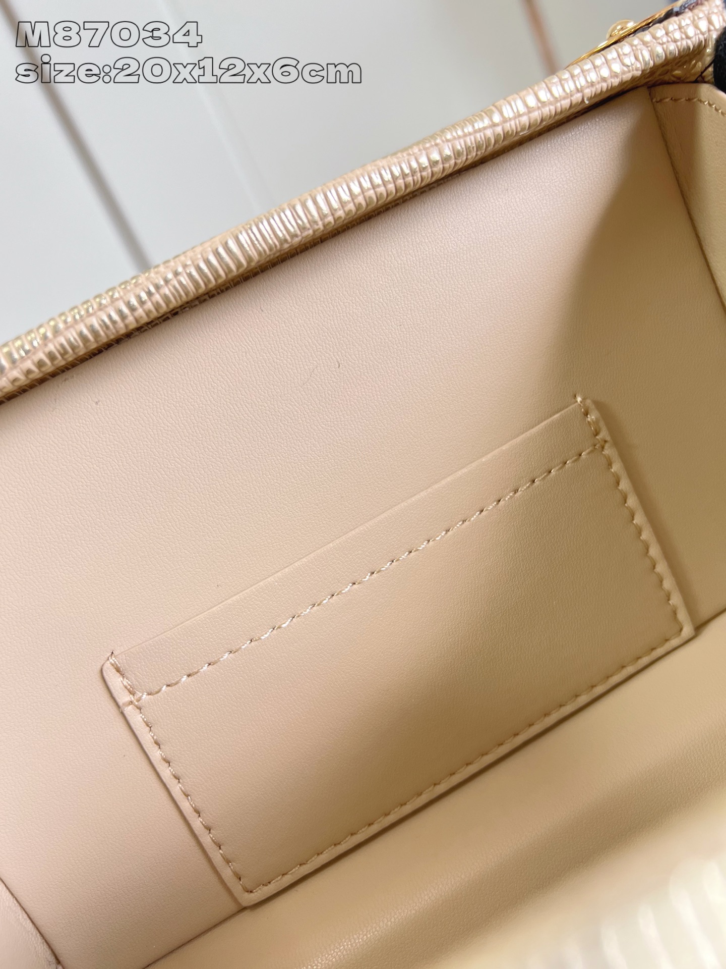 【顶级原单 M87034 】本款 Petite Malle 手袋出自 Nicolas Ghesquièr