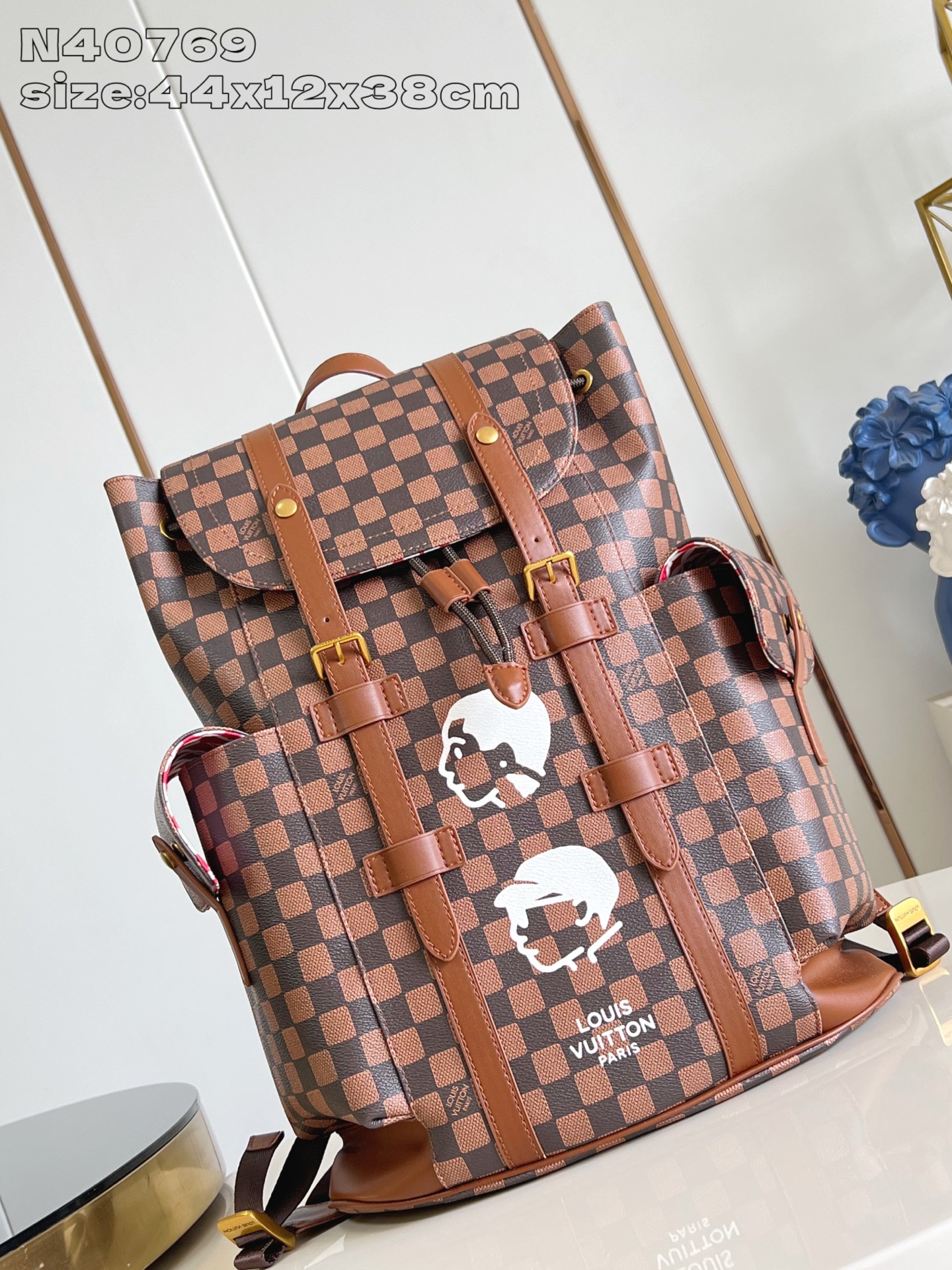 NO:404822,[Exclusive real photo N40769] This Christopher medium backpack has a wide inner layer, with flexible functions and outdoor shape. 44 x 12.5 x 38 cm (height x width x length) fd.900,LV [original leather],louis vuitton19860909【独家实拍 N40769】本款 Christopher 中号双肩包拥有充裕内层,兼具灵活功能与户外型格.44 x 12.5 x 38 厘米 (高 x 宽 x 长度) fd.900,LV【原厂皮】,louis vuitton,Bag