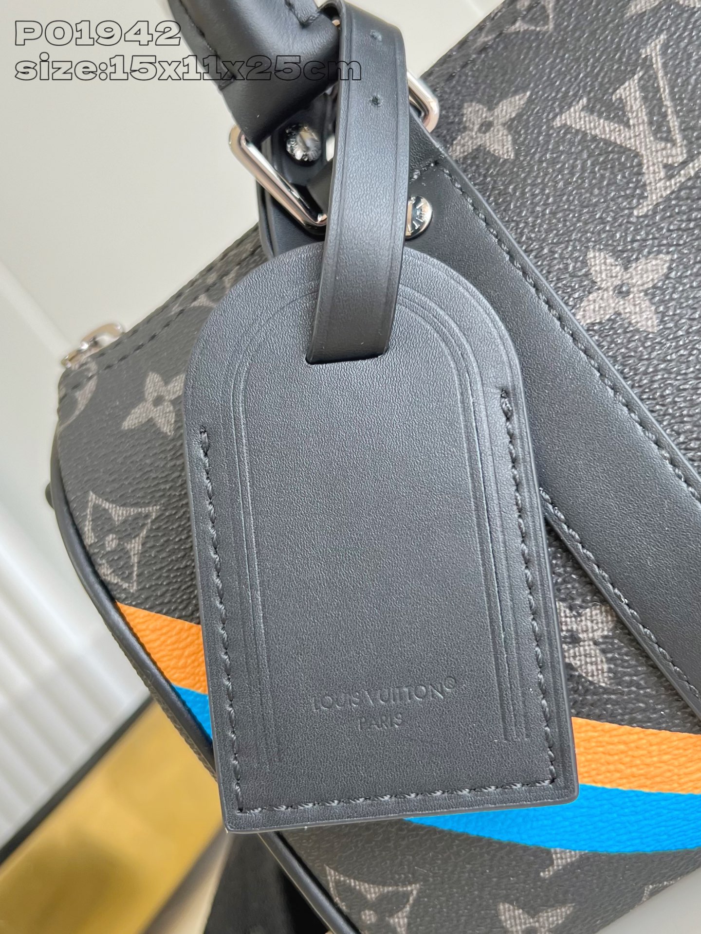 【顶级原单   】本款 Keepall 25 手袋采用 Monogram Eclipse 帆布塑造紧凑构