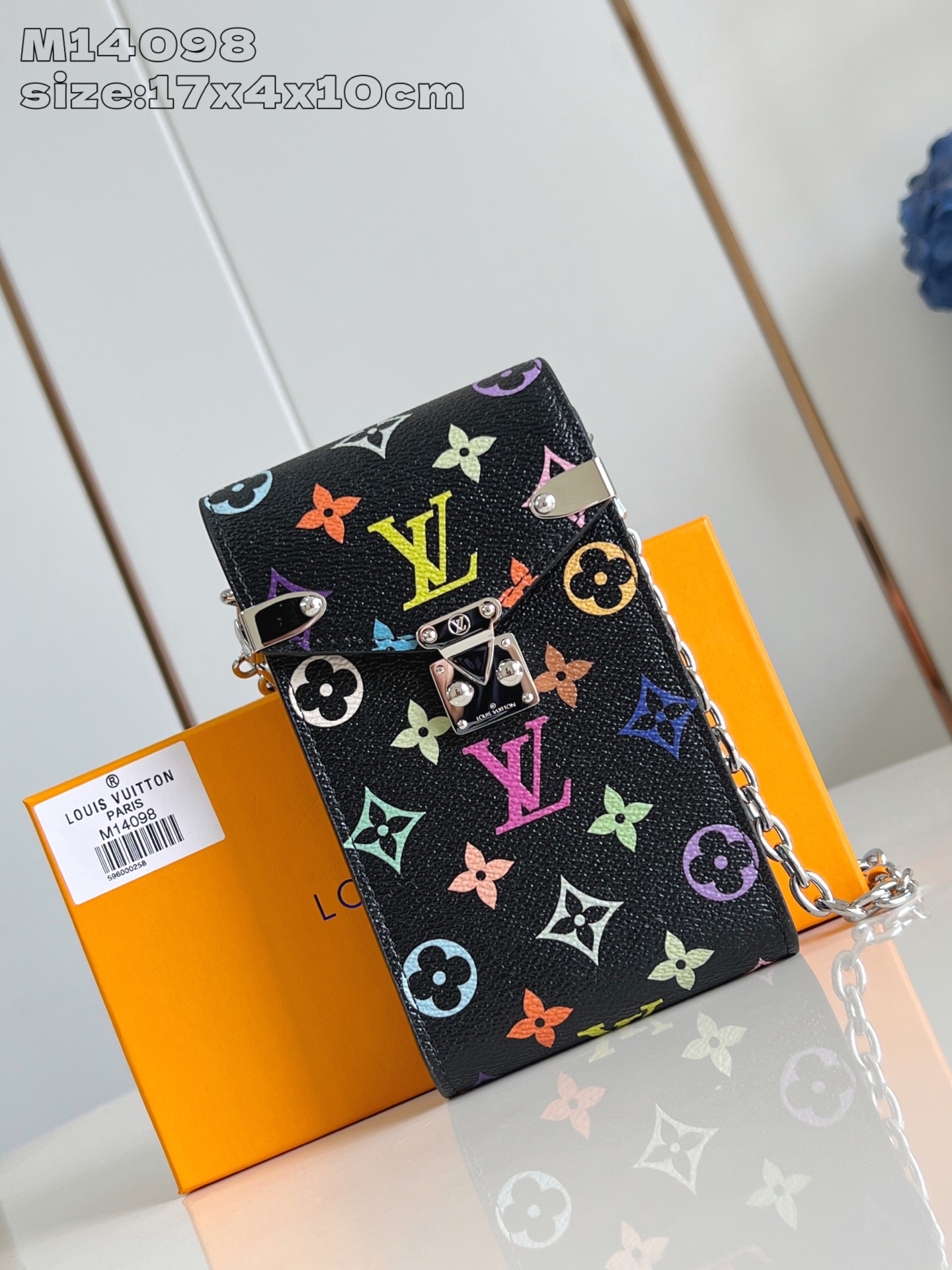 NO:404816,【Exclusive real photo M14098 black color】Murakami Takashi's cooperation series This Métis mobile phone bag is inspired by Louis Vuitton's classic suitcase, and cuts out a craftsmanship configuration with the entire Monogram canvas. The S-lock lock and metal corners tell the brand's long-standing box making tradition. The chain is tied to a detachable chain to instantly free your hands. 17.5 x 4 x 10.4 cm (height x width x length) Y.500,LV [original leather],louis vuitton,louis vuitton19860909【独家实拍 M14098黑彩】村上隆合作系列 本款 Métis 手机包向路易威登经典行李箱采撷灵感,以整片 Monogram 帆布裁出工致构型.S-lock 锁扣和金属包角娓娓道出品牌悠久的制箱传统.系上可拆卸链条,瞬间解放双手.17.5 x 4 x 10.4 厘米 (高 x 宽 x 长度) Y.500,LV【原厂皮】,louis vuitton,louis vuitton,Bag