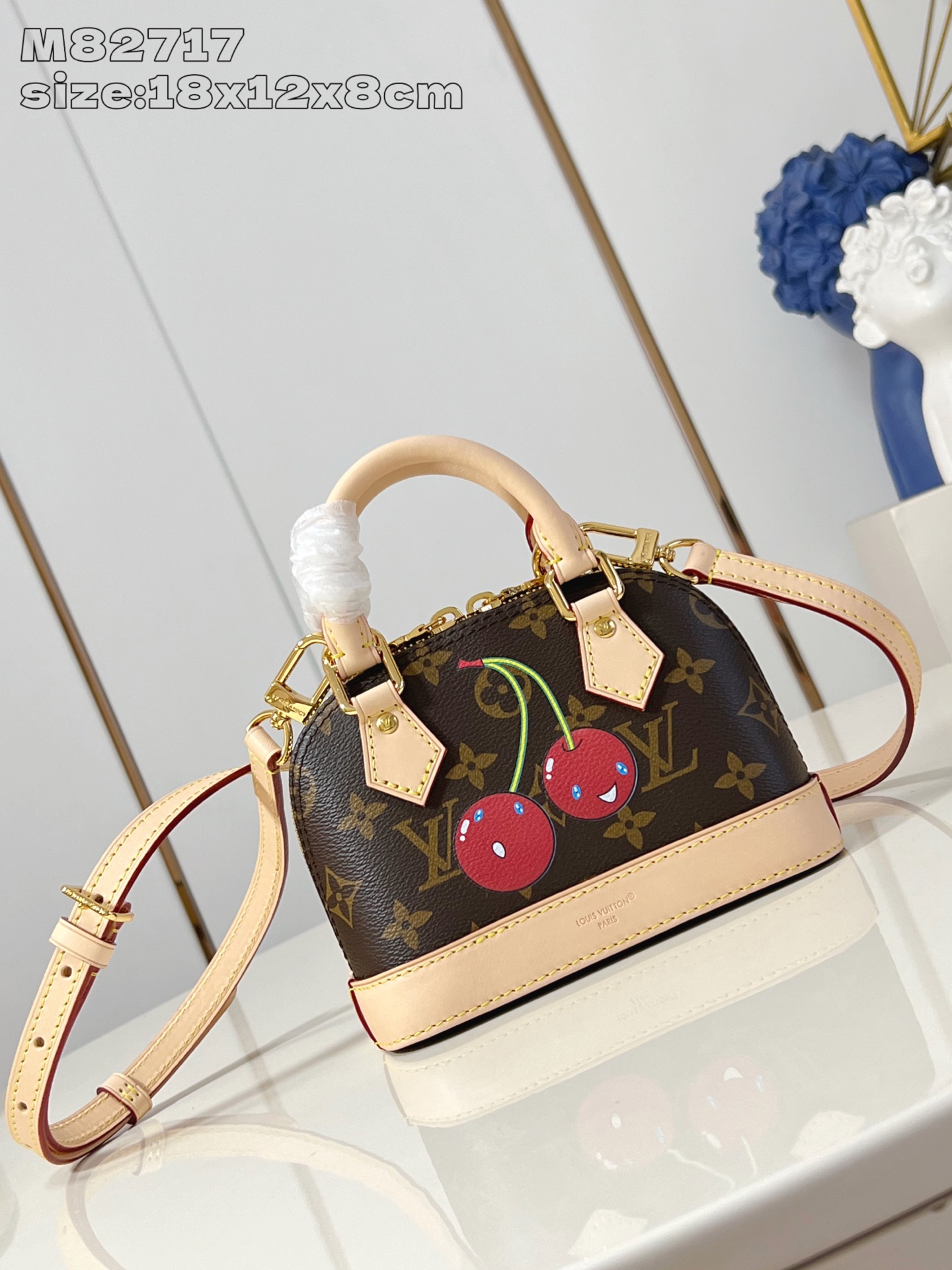 NO:404857,【Exclusive real photo M82717 Cherry】This small Nano Alma is decorated with a replica Louis Vuitton x Murakami series of interesting cherry patterns, highlighting the playful style of the handbag. The handbag is made of Monogram-coated canvas and is decorated with natural cowhide, and has multiple classic brand elements, including the top handle and adjustable length removable shoulder straps, which can be carried in a variety of ways. The handbag is suitable for storing daily necessities, including a small wallet and a large-size smartphone. 18 x 12 x 8 cm (length x height x width) P.680, LV [original leather], louis vuitton, louis vuitton, cowhide19860909【独家实拍 M82717樱桃】這款小巧的Nano Alma綴有復刻版Louis Vuitton x Murakami系列的奇趣櫻桃圖案,彰顯手袋的玩味風格.手袋以Monogram塗層帆布製造,並綴有天然牛皮飾邊,而且具備多個經典品牌元素,包括頂端手柄及可調節長度的可拆式肩帶,能以多種攜帶方式.手袋適合存放日常必需品,包括一個小型錢包及一部大尺寸智慧型手機.18 x 12 x 8 厘米(長度 x 高度 x 闊度) P.680,LV【原厂皮】,louis vuitton,louis vuitton,cowhide,Bag