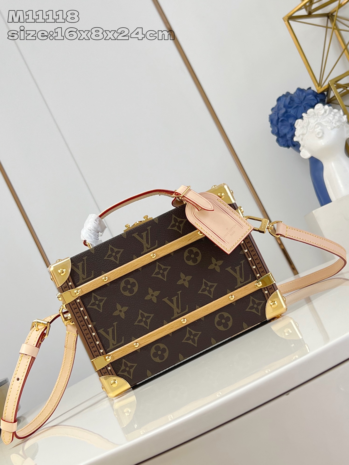 NO:404849,【Exclusive real photo M11118 presbyterian】The new Handle Trunk handbag presents classic Monogram elements, making it a perfect choice for day and night styling.16.5 x 8 x 24 cm (height x width x length) P.1350,LV [original leather],louis vuitton19860909【独家实拍 M11118老花】新款 Handle Trunk 手袋呈现经典 Monogram 元素,成就昼夜造型的上佳之选.16.5 x 8 x 24 厘米 (高 x 宽 x 长度) P.1350,LV【原厂皮】,louis vuitton,Bag