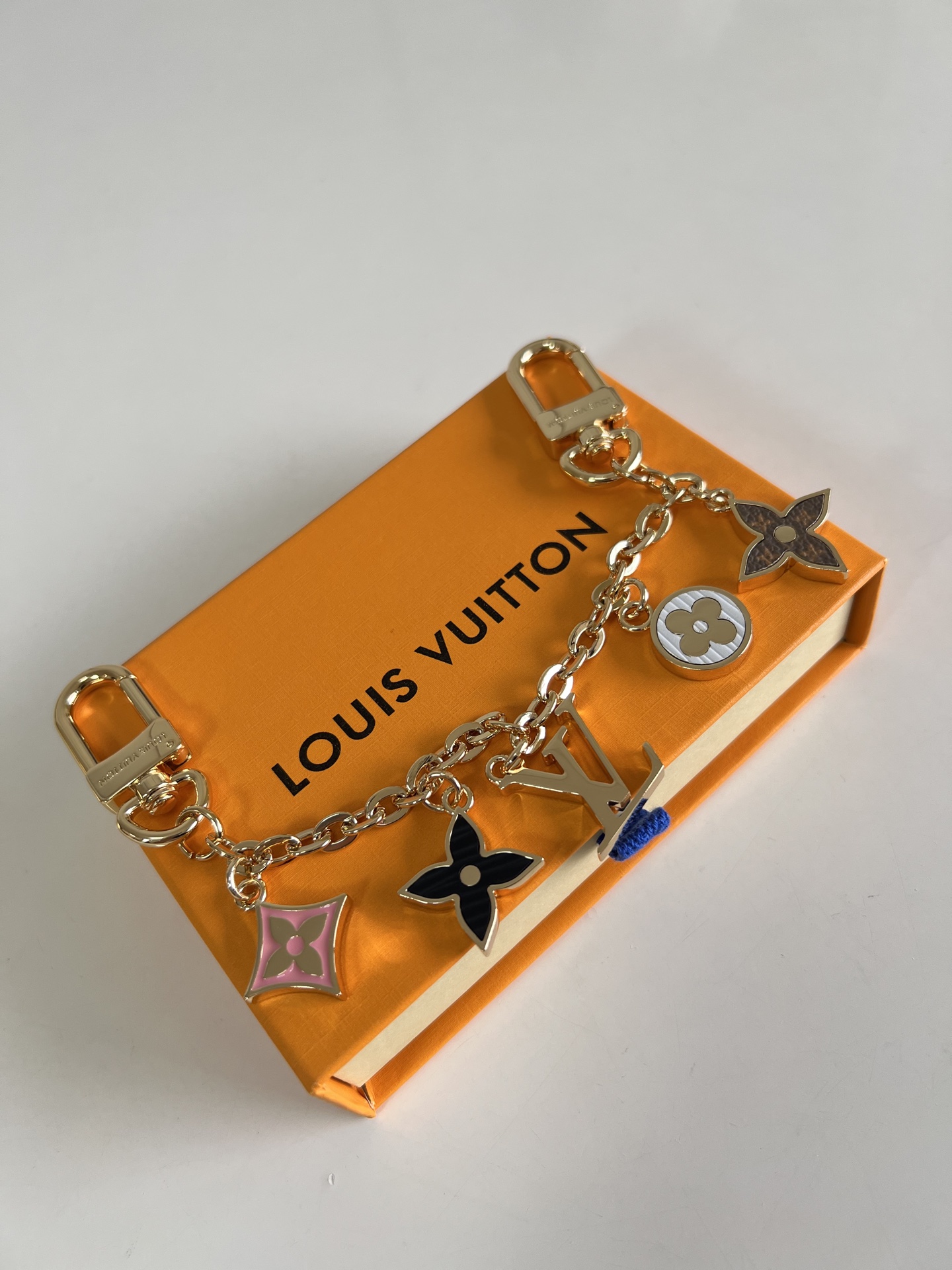 NO:404889,[Exclusive real photo of the bag and decorative chain] Fleur decorative chain focuses on classic Monogram elements, which can inject charm into Louis Vuitton handbags.sd.200 [Warm reminder] This model does not support after-sales service, LV [original leather], louis vuitton, louis vuitton19860909【独家实拍 包饰链条】Fleur de Monogram 包饰链条聚焦经典 Monogram 元素,可为路易威登手袋注入动人魅力.sd.200【温馨提示 此款不支持售后】,LV【原厂皮】,louis vuitton,louis vuitton,Bag