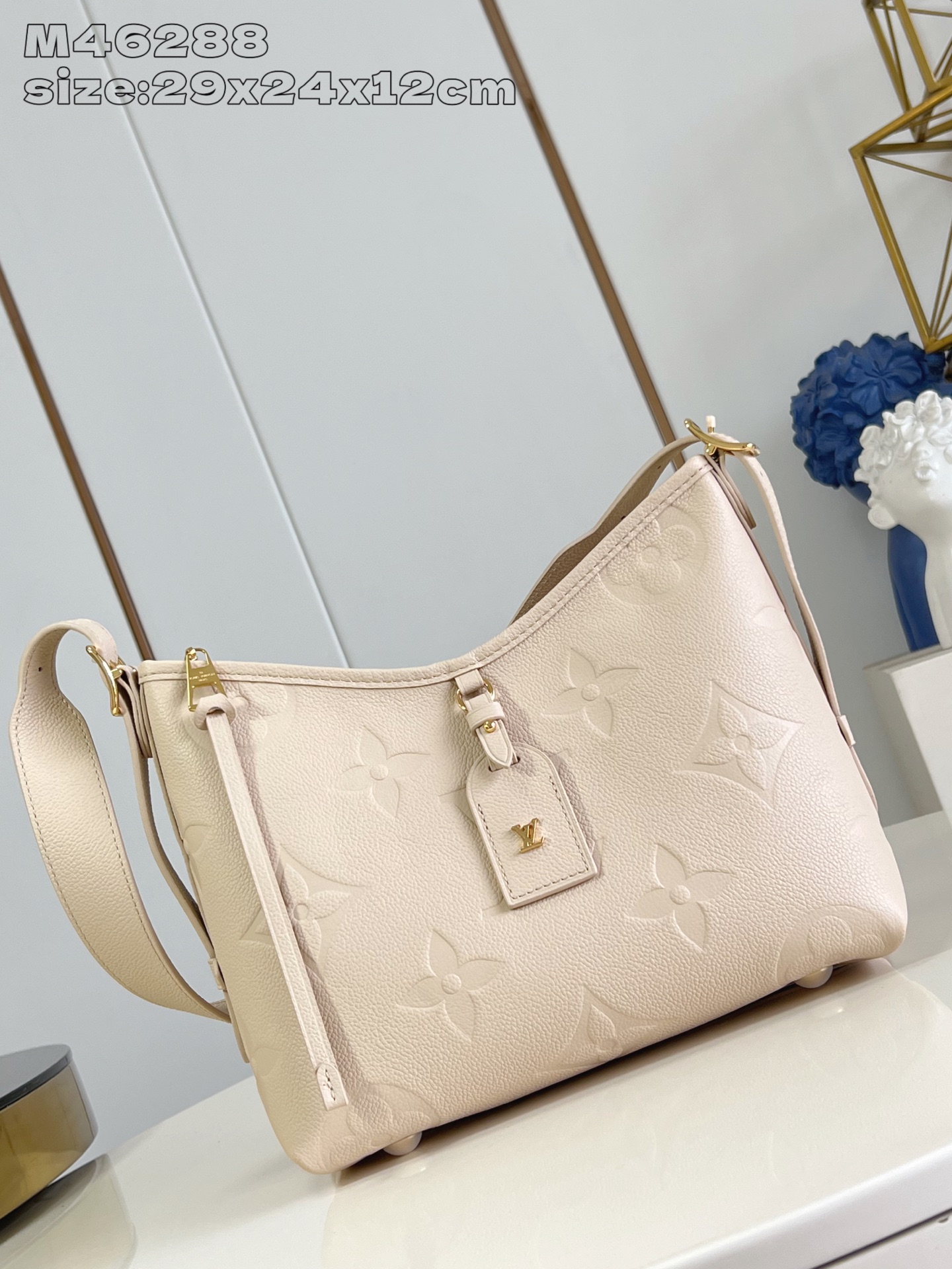 NO:404929,【Exclusive real photo M46288 sand color】M14321 This CarryAll small handbag depicts classic Monogram patterns in Epi leather, and uses dazzling metal parts and removable address cards to enrich details. The abundant configuration meets the rhythm of urban life, and multiple inner bags are convenient for daily storage. It is suitable for crossbody, shoulders or handheld 24 x 12 x 29.5 cm (height x width x length) Q.950,LV [original leather],louis vuitton19860909【独家实拍 M46288沙色】M14321 本款 CarryAll 小号手袋为 Epi 皮革描绘经典 Monogram 图案,再以耀目金属件和可拆卸地址牌丰富细节.充裕构型契合都市生活节奏,多重内袋方便收纳日常所需,斜挎、肩背或手提皆宜 24 x 12 x 29.5厘米 (高 x 宽 x 长度) Q.950,LV【原厂皮】,louis vuitton,Bag