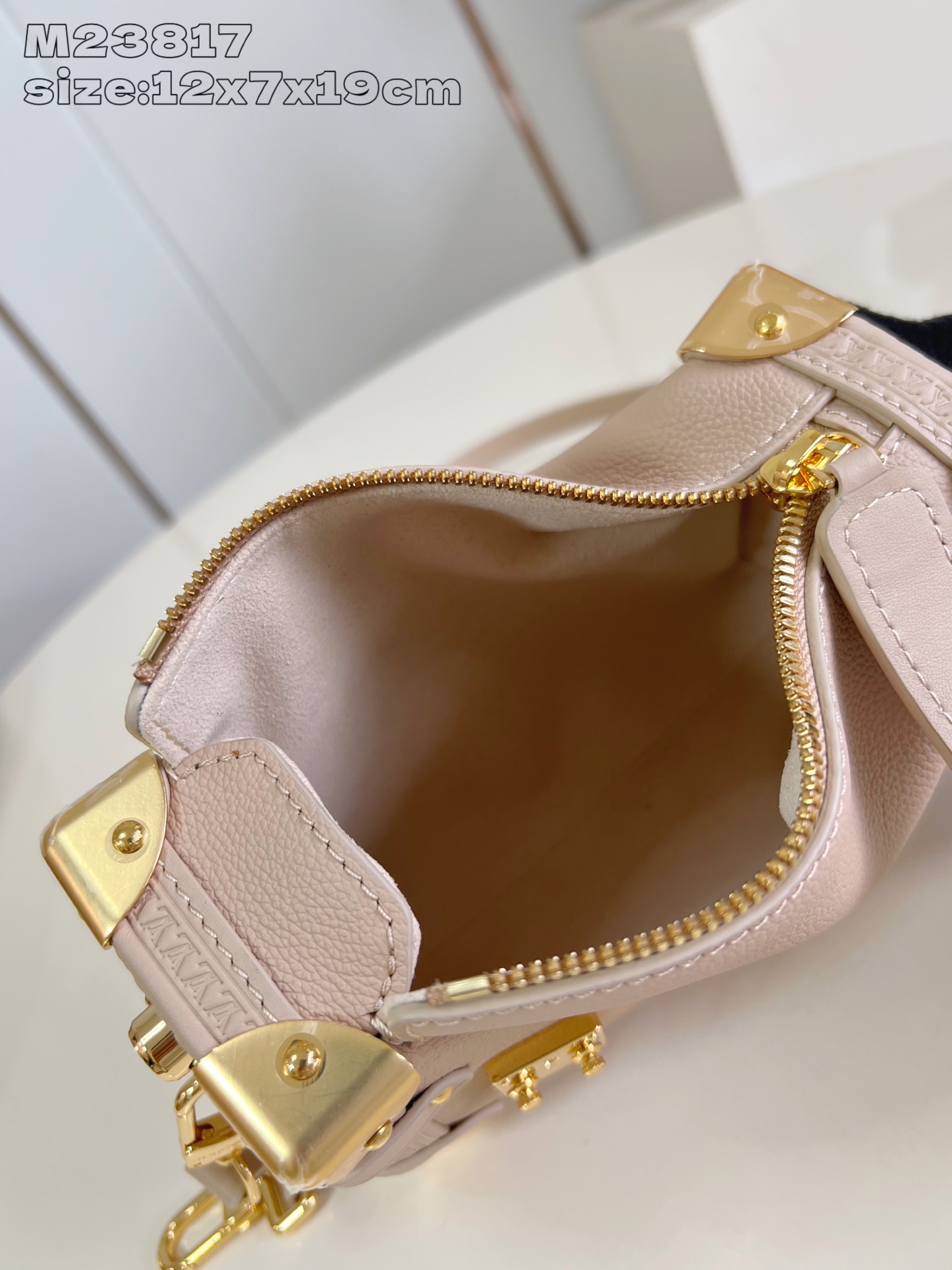 【顶级原单 M23817杏 】M25071 本款 Side Trunk 小号手袋以细腻皮革映衬 S-lo