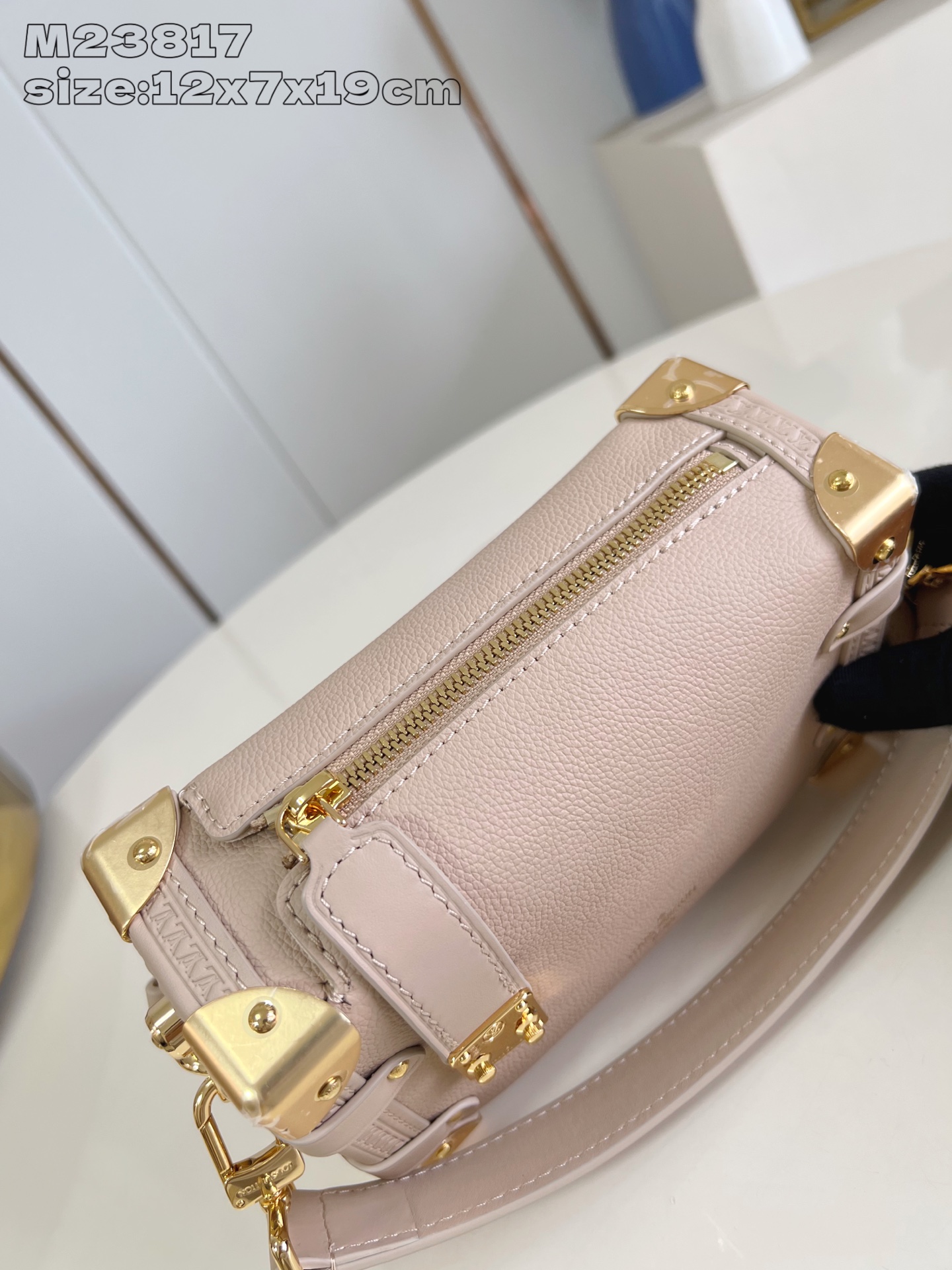 【顶级原单 M23817杏 】M25071 本款 Side Trunk 小号手袋以细腻皮革映衬 S-lo