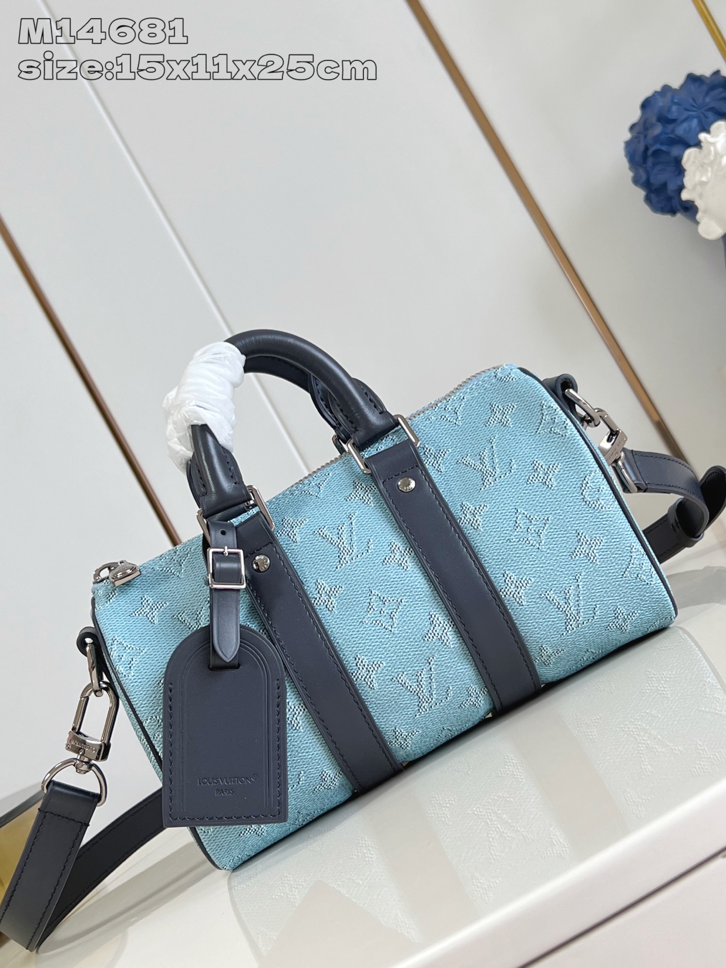 NO:404971,【Exclusive real photo M14681 blue】This Keepall Bandoulière 25 handbag material Monogram Heritage coated canvas, with cowhide leather shaping side straps, reinforcement straps at both ends and top handles. The removable and adjustable shoulder straps enable shoulder or crossbody selection 15 x 11 x 25 cm (height x width x length) fd.680,LV【original leather】,louis vuitton,cowhide19860909【独家实拍 M14681蓝】本款 Keepall Bandoulière 25 手袋取材 Monogram Heritage 涂层帆布,以牛皮革塑造侧带、两端加固带和顶部手柄.可拆卸并调节的肩带实现肩背或斜挎选择 15 x 11 x 25 厘米 (高 x 宽 x 长度) fd.680,LV【原厂皮】,louis vuitton,cowhide,Bag