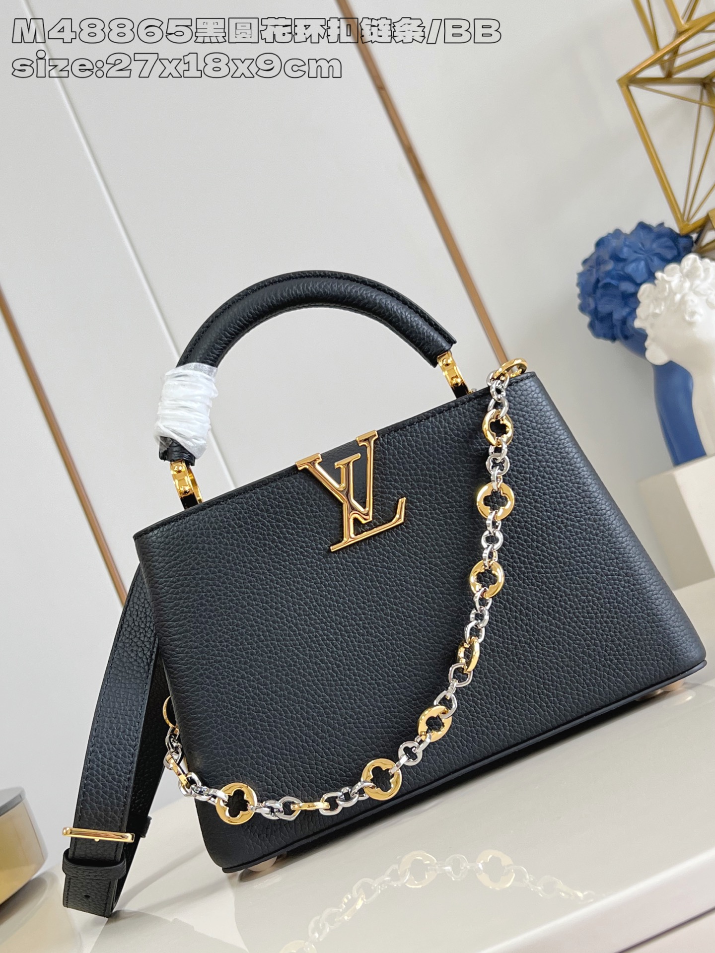 NO:405025,【Exclusive real photo M48865 black round garland buckle chain/small】M12936 This Capucines BB handbag is made of flexible Taurillon cowhide leather, with jewelry style double-plated chains and Monogram floral elements to indicate the identity of the Chain On You series. The flap can be placed on both sides of the inside and outside, with a abundant configuration and multiple inner bags for easy storage of daily needs, round LV letters add intricate details. 12 x 8 x 22 cm (height x width x length) N.1400,LV [original leather],louis vuitton,cowhide19860909【独家实拍 M48865黑圆花环扣链条/小号】M12936 本款 Capucines BB 手袋取材柔韧 Taurillon 牛皮革,以珠宝风格双镀链条和 Monogram 花卉元素点明 Chain On You 系列身份.翻盖可置于内外两侧,充裕构型和多重内袋方便收纳日常所需,圆润 LV 字母再添匠心细节.12 x 8 x 22 厘米 (高 x 宽 x 长度) N.1400,LV【原厂皮】,louis vuitton,cowhide,Bag