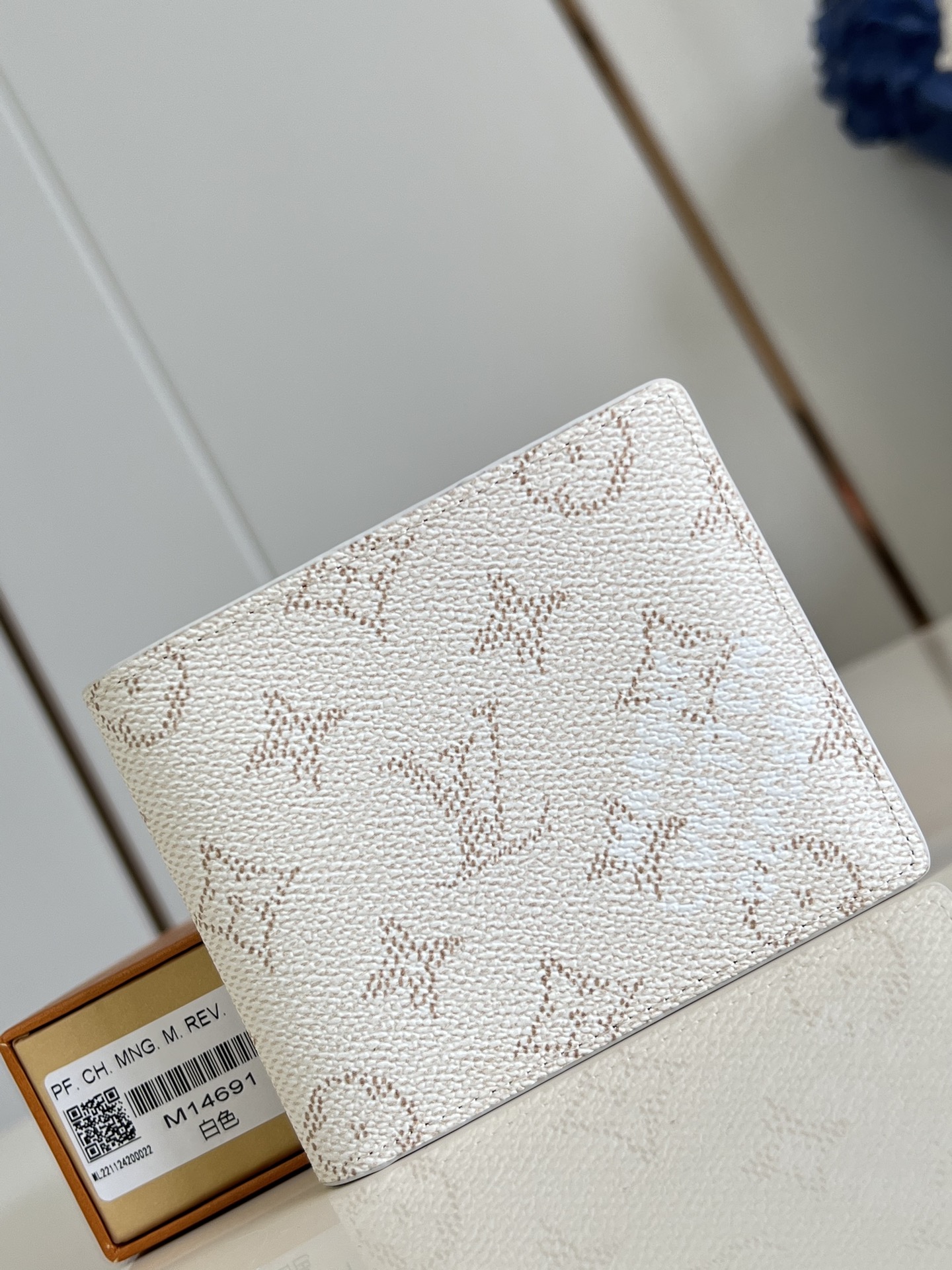 NO:405248,【Exclusive real photo M14691 white】Multiple wallet is made of Monogram canvas, with multiple pockets, which can hold credit cards, banknotes, and invoices.11.5 x 9 x 1.5 cm (length x height x width) C.220,LV【original leather】,louis vuitton,wallets19860909【独家实拍 M14691白】Multiple 钱包采用 Monogram 帆布制造,设有多个口袋,可供放置信用卡、纸币、发票.11.5 x 9 x 1.5 厘米(长度 x 高 x 宽) C.220,LV【原厂皮】,louis vuitton,wallets,Bag