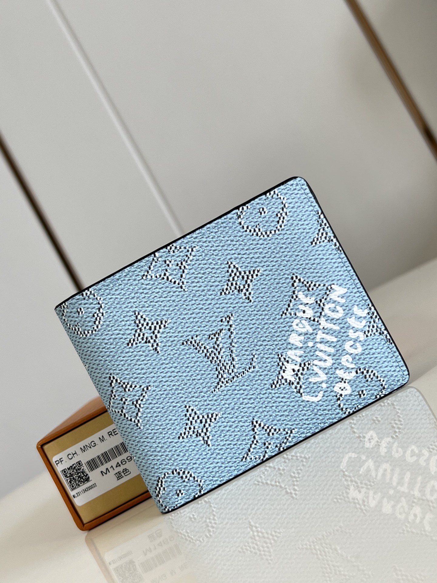 NO:405251,【Exclusive real photo M14691 blue】Multiple wallet is made of Monogram canvas, with multiple pockets, which can hold credit cards, banknotes, and invoices.11.5 x 9 x 1.5 cm (length x height x width) C.220,LV【Original leather】,louis vuitton,wallets19860909【独家实拍 M14691蓝】Multiple 钱包采用 Monogram 帆布制造,设有多个口袋,可供放置信用卡、纸币、发票.11.5 x 9 x 1.5 厘米(长度 x 高 x 宽) C.220,LV【原厂皮】,louis vuitton,wallets,Bag