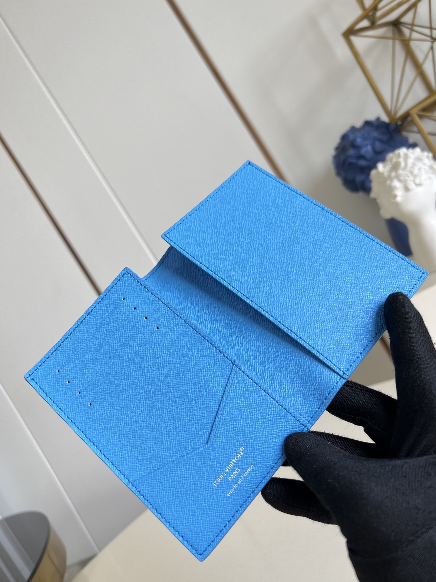 【顶级原单 M14876蓝 】本款护照套取材 Colored Monogram 帆布,于含蓄 Monog