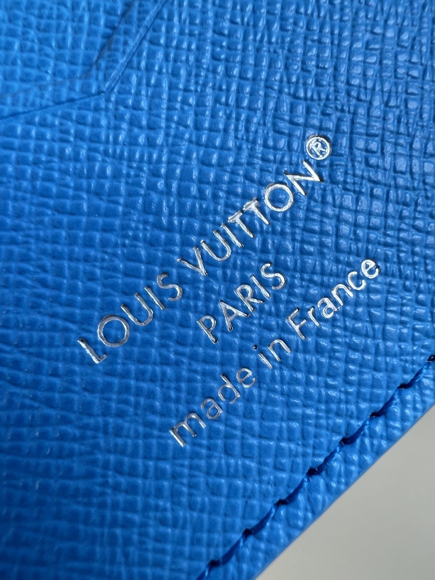 【顶级原单 M14876蓝 】本款护照套取材 Colored Monogram 帆布,于含蓄 Monog