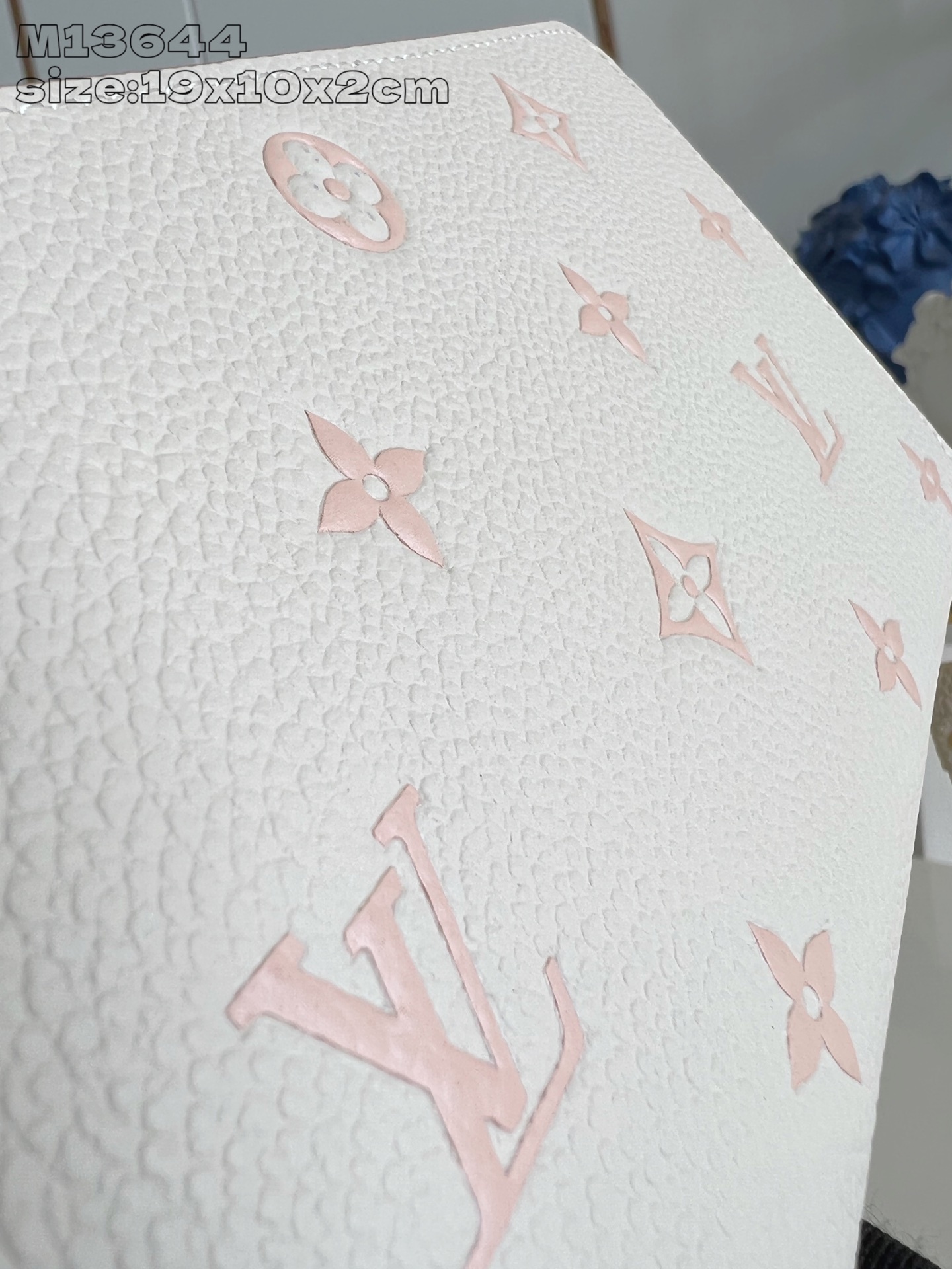 【顶级原单 M13644 】作为路易威登代表性作品之一,此款 Zippy 拉链钱夹由 Monogram