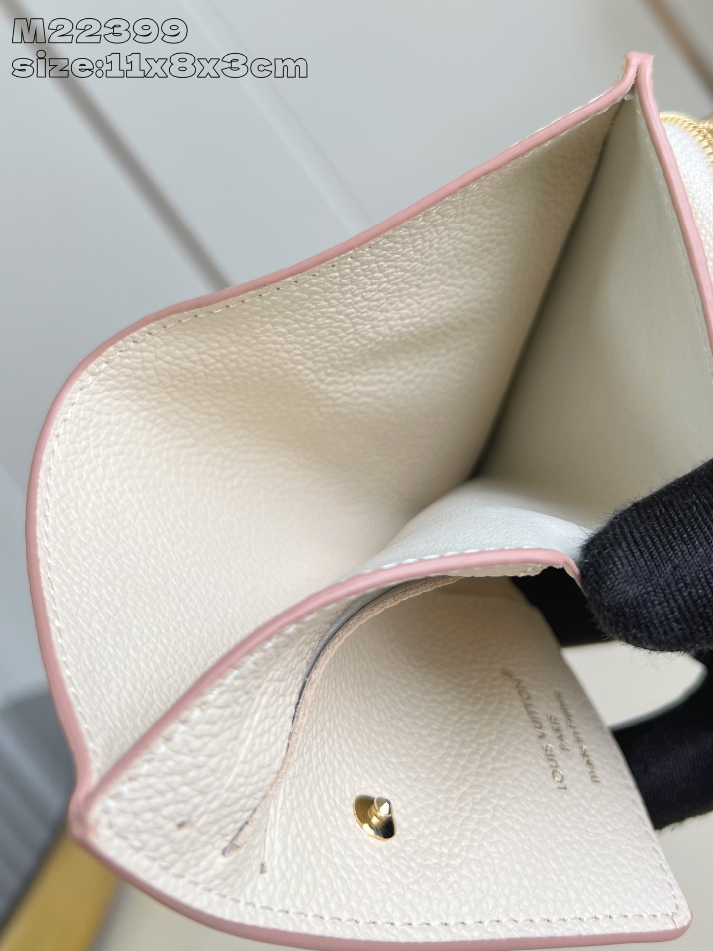【顶级原单 M22399 】本款 Cléa 钱夹取材 Monogram Empreinte 软粒面皮革，