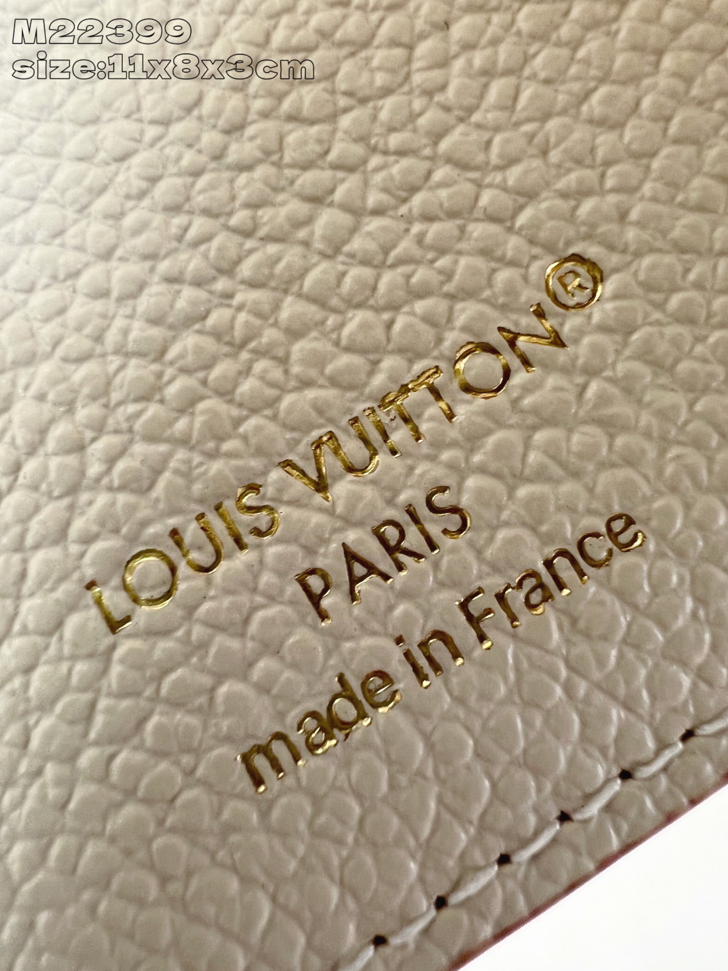 【顶级原单 M22399 】本款 Cléa 钱夹取材 Monogram Empreinte 软粒面皮革，