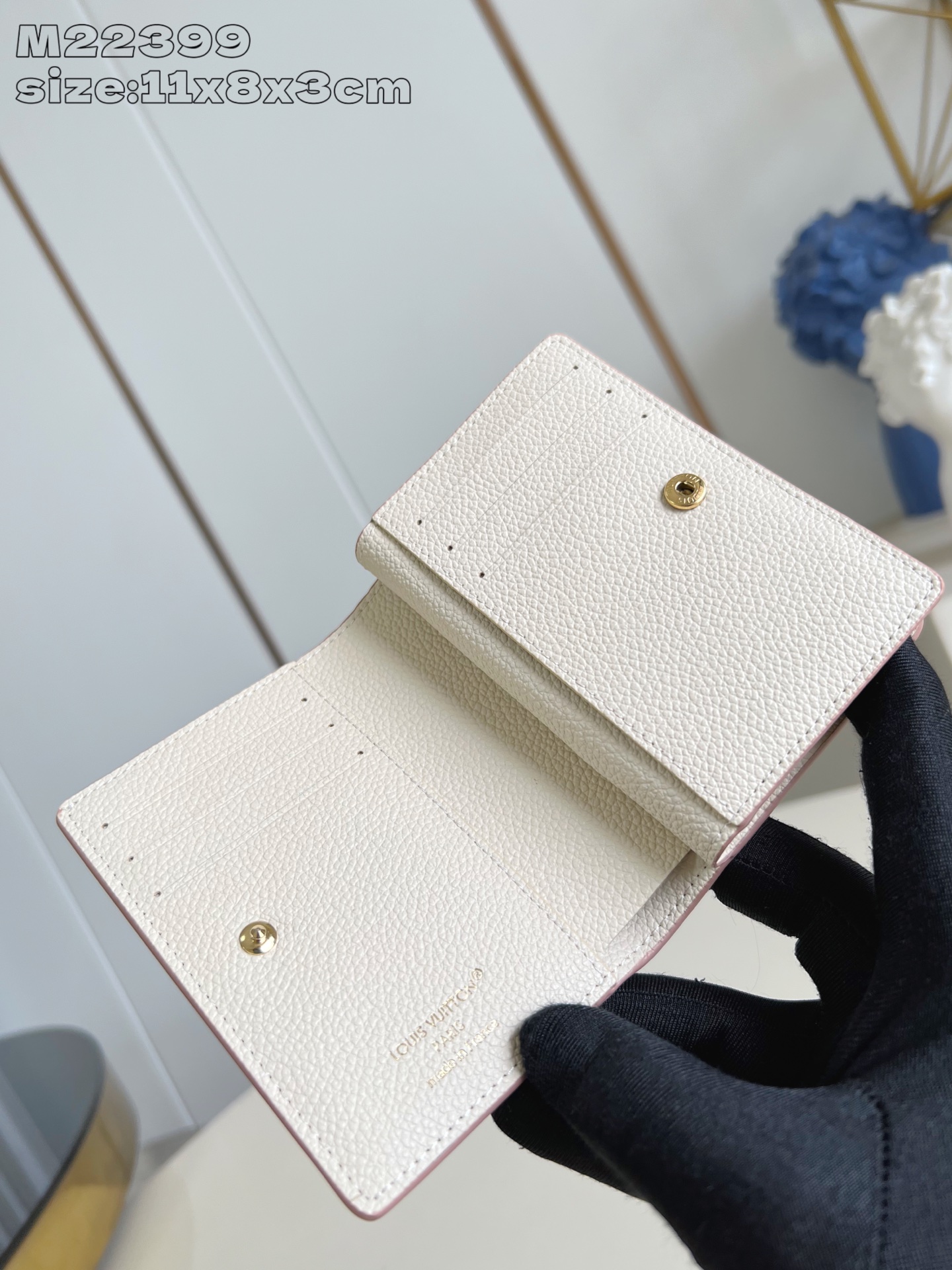 【顶级原单 M22399 】本款 Cléa 钱夹取材 Monogram Empreinte 软粒面皮革，