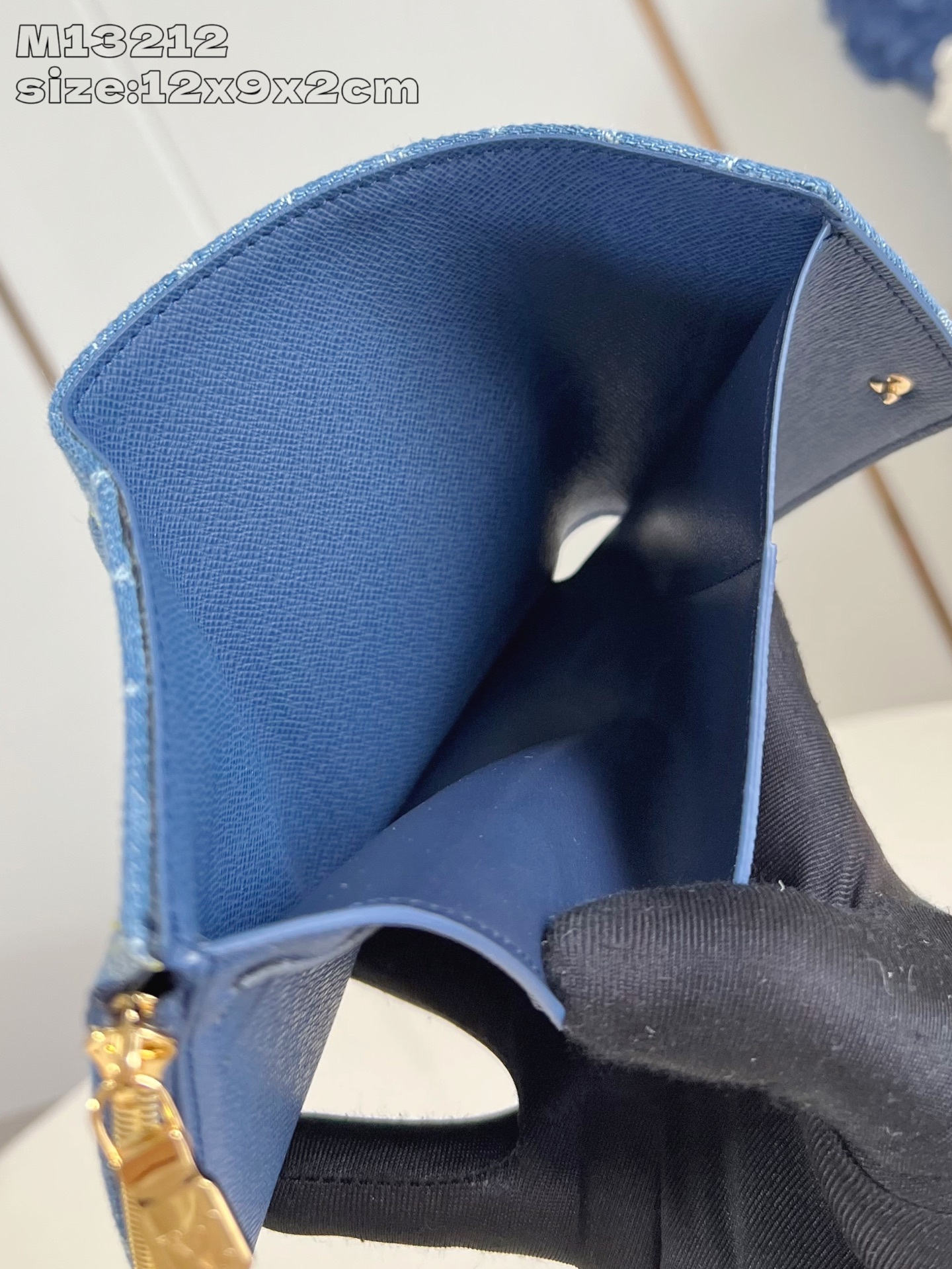 【顶级原单 M13212 】今季這款Monogram Denim系列的Victorine錢包以活潑的藍色