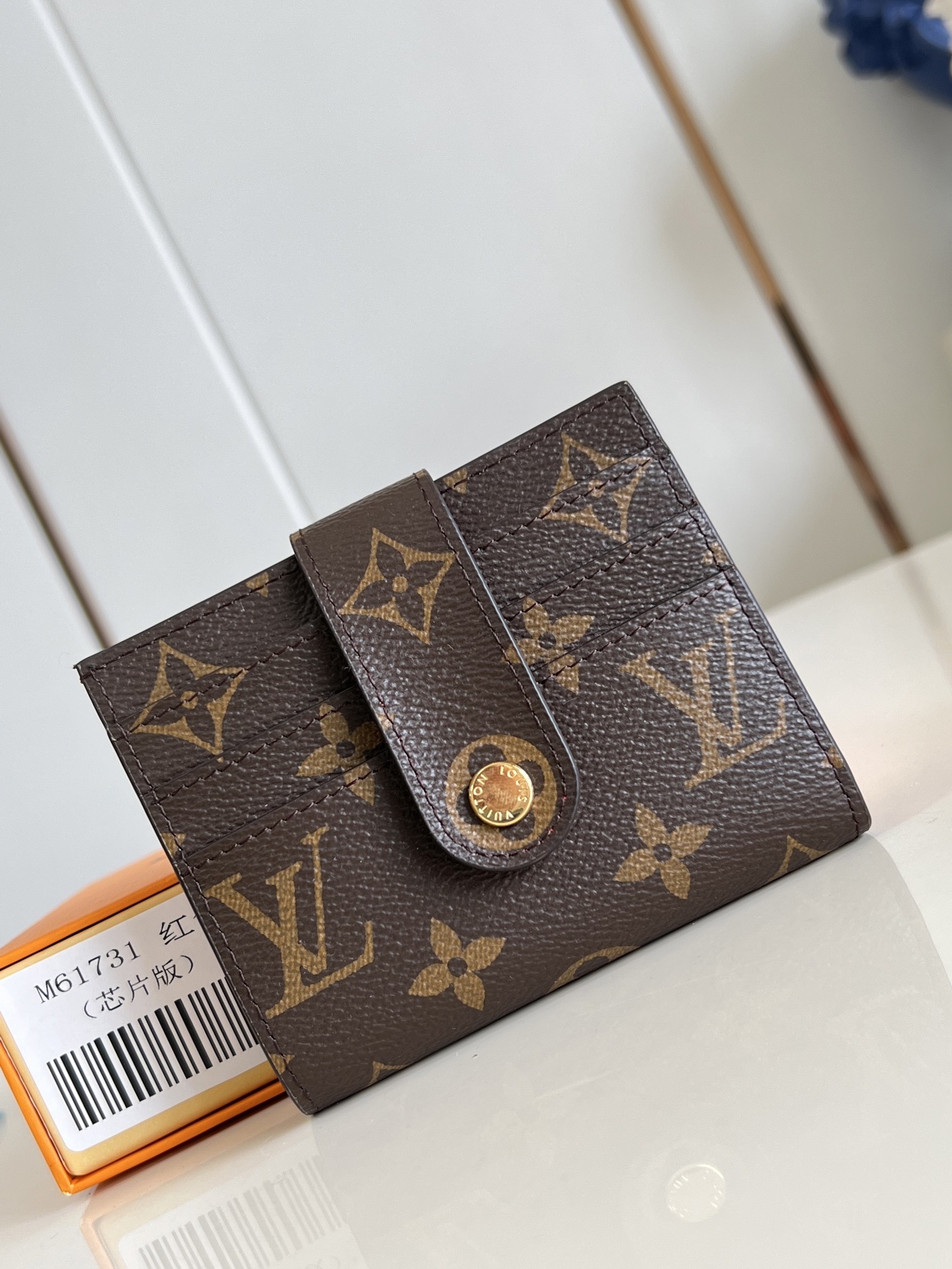 【顶级原单 M61731红 】此款多功能卡包钱夹采用柔软的Monogram 帆布制成!衬以颜色鲜艳的內衬