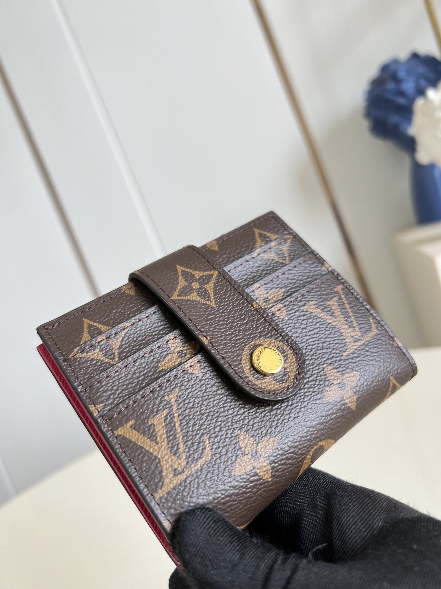 【顶级原单 M61731玫红 】此款多功能卡包钱夹采用柔软的Monogram 帆布制成!衬以颜色鲜艳的內