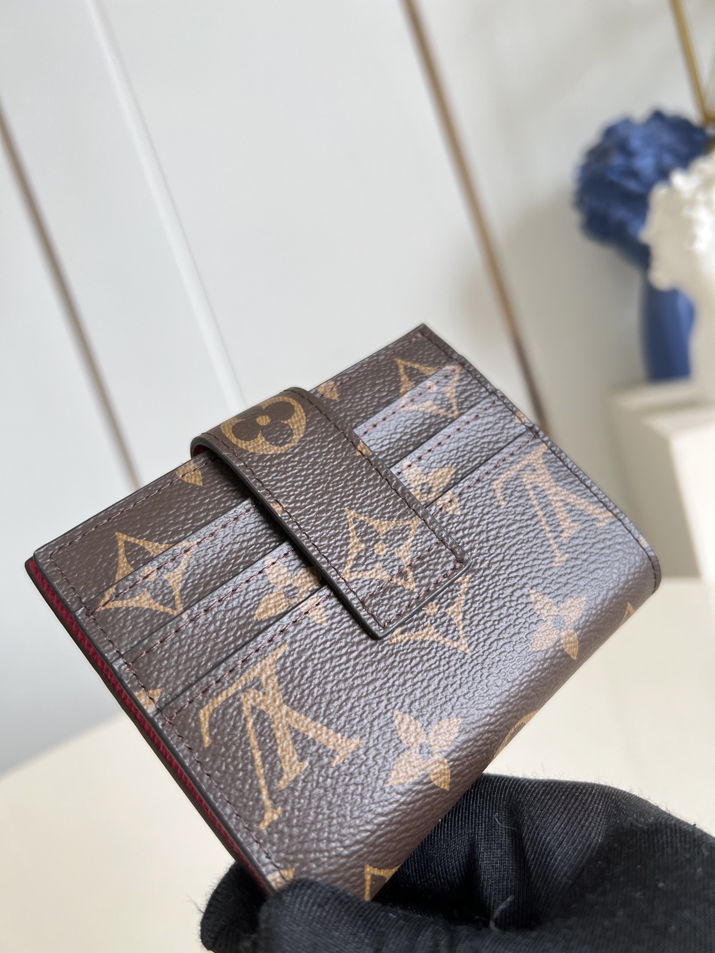 【顶级原单 M61731玫红 】此款多功能卡包钱夹采用柔软的Monogram 帆布制成!衬以颜色鲜艳的內