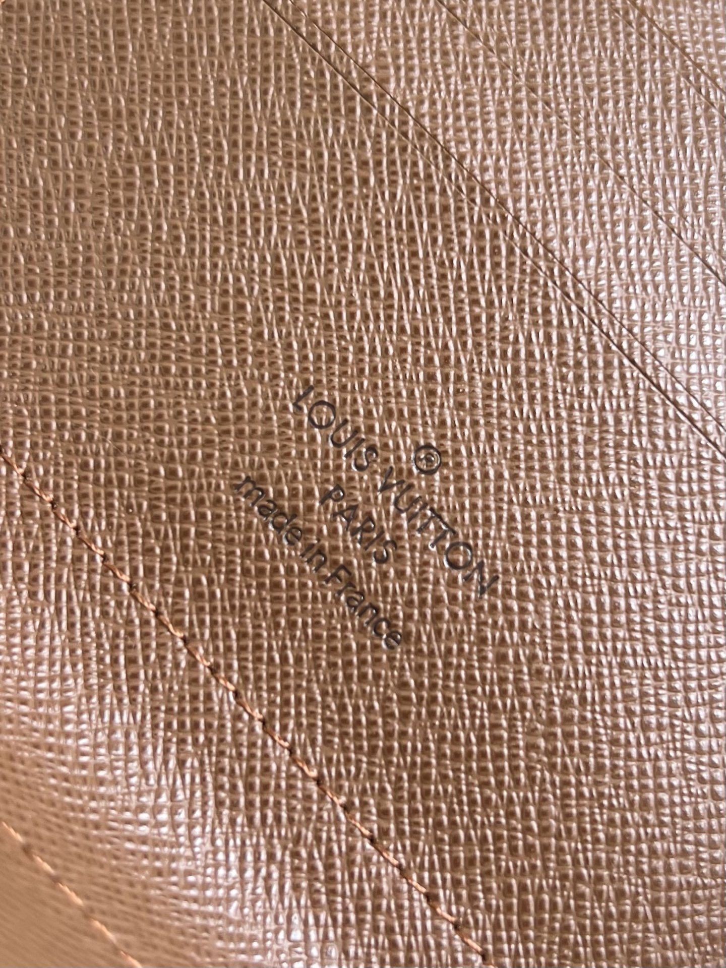 【顶级原单 M61731棕 】此款多功能卡包钱夹采用柔软的Monogram 帆布制成!衬以颜色鲜艳的內衬