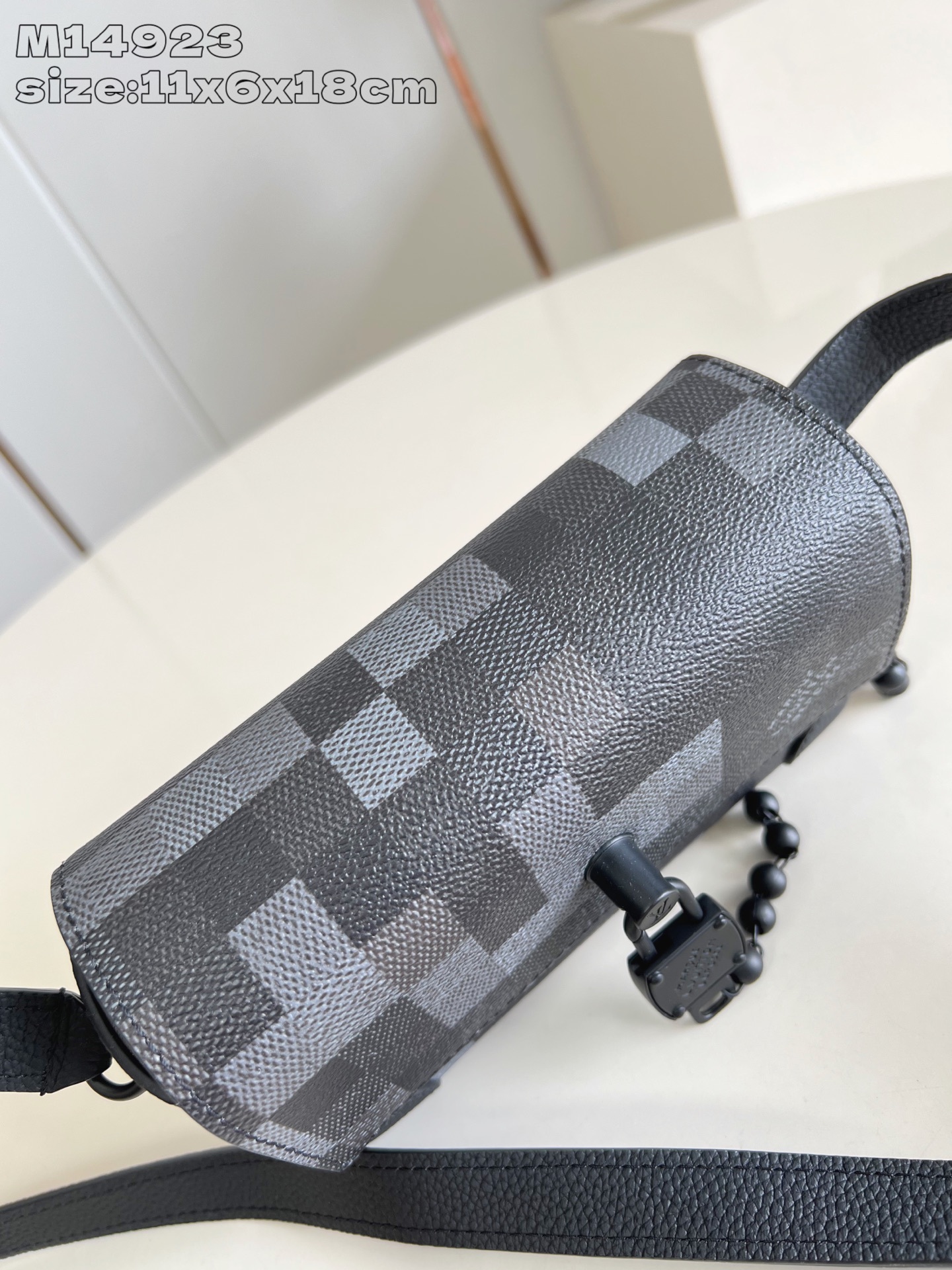 【顶级原单 M14923 】本款 Steamer 迷你手袋以 Damoflage Black 涂层帆布呈