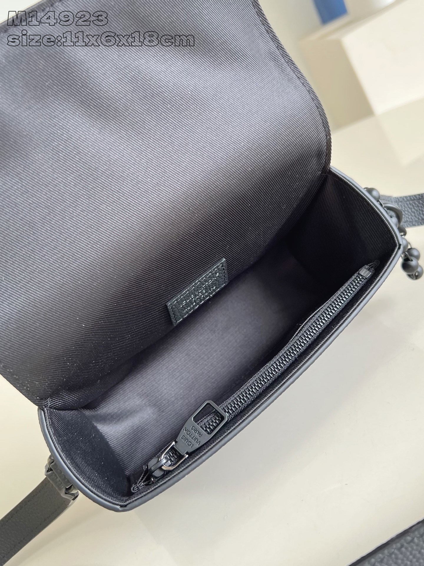 【顶级原单 M14923 】本款 Steamer 迷你手袋以 Damoflage Black 涂层帆布呈