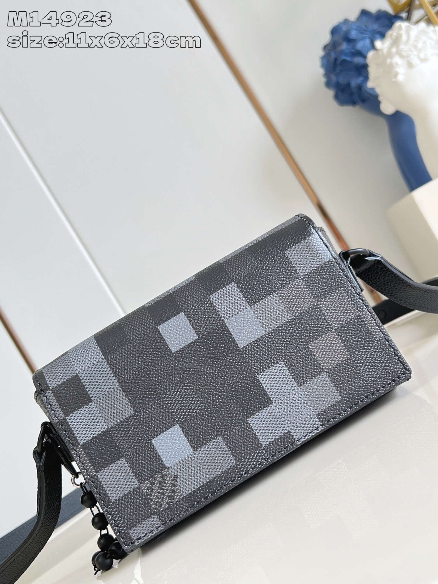 【顶级原单 M14923 】本款 Steamer 迷你手袋以 Damoflage Black 涂层帆布呈