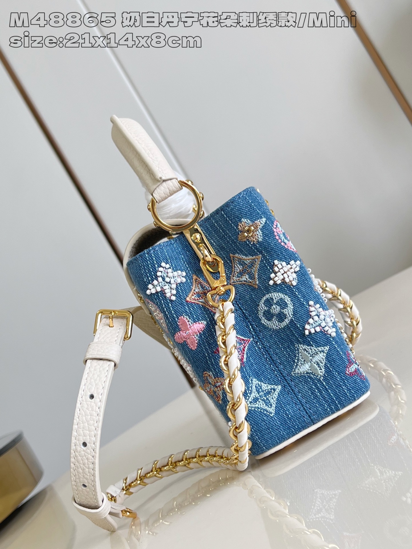 【顶级原单 M48865奶白丹宁花朵刺绣款/迷你 】本款 Capucines 迷你手袋为 Monogra