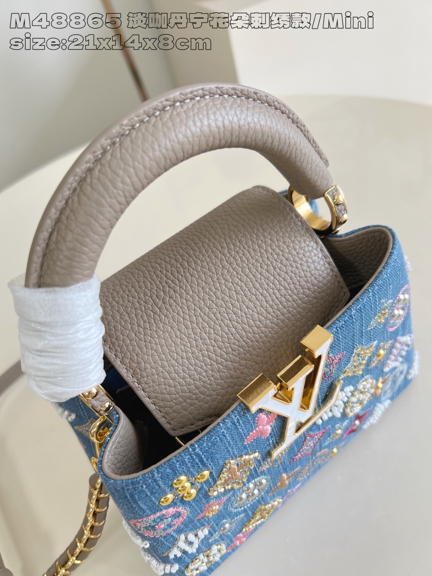 【顶级原单 M48865淡咖丹宁花朵刺绣款/迷你 】本款 Capucines 迷你手袋为 Monogra