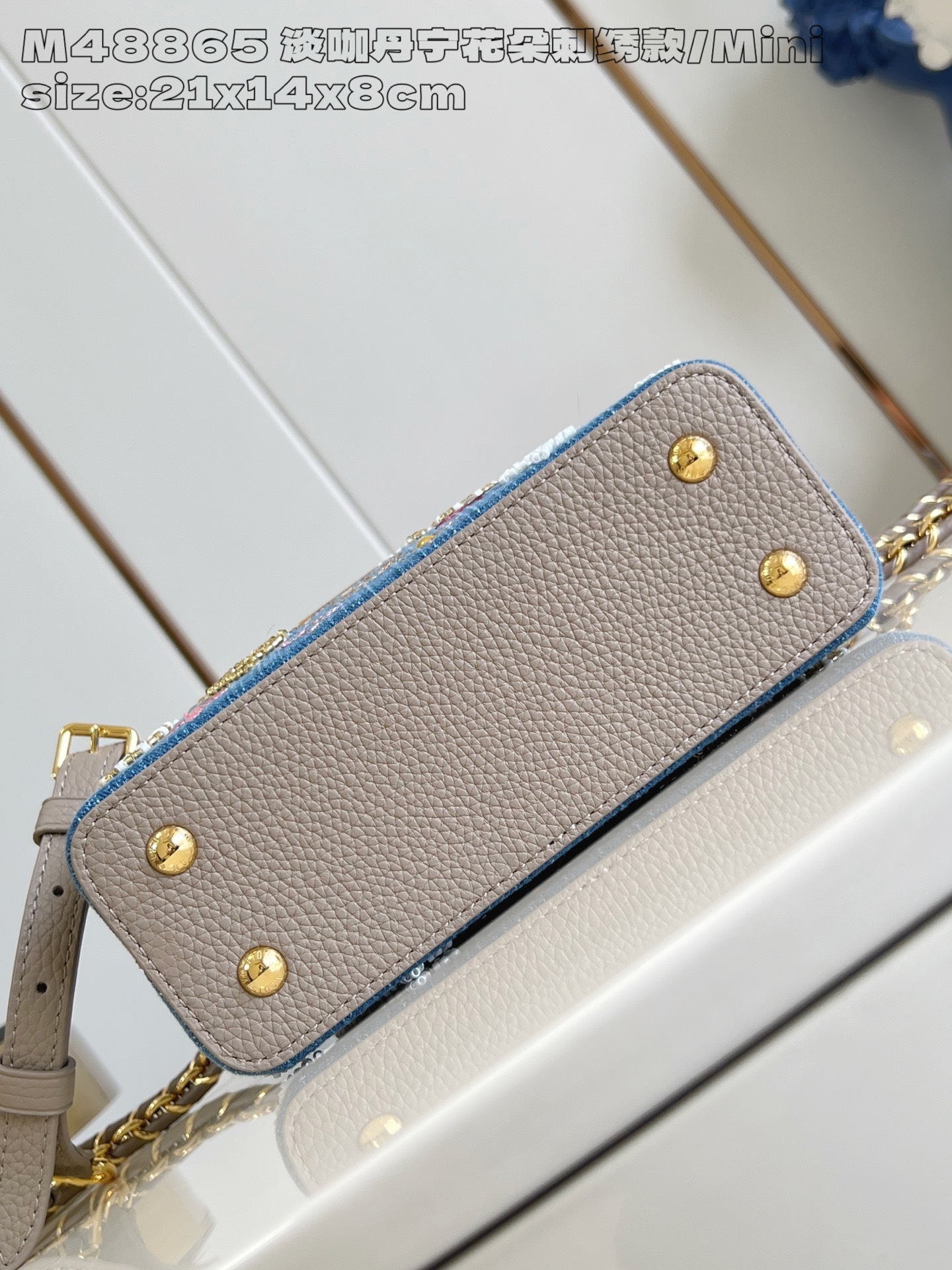 【顶级原单 M48865淡咖丹宁花朵刺绣款/迷你 】本款 Capucines 迷你手袋为 Monogra