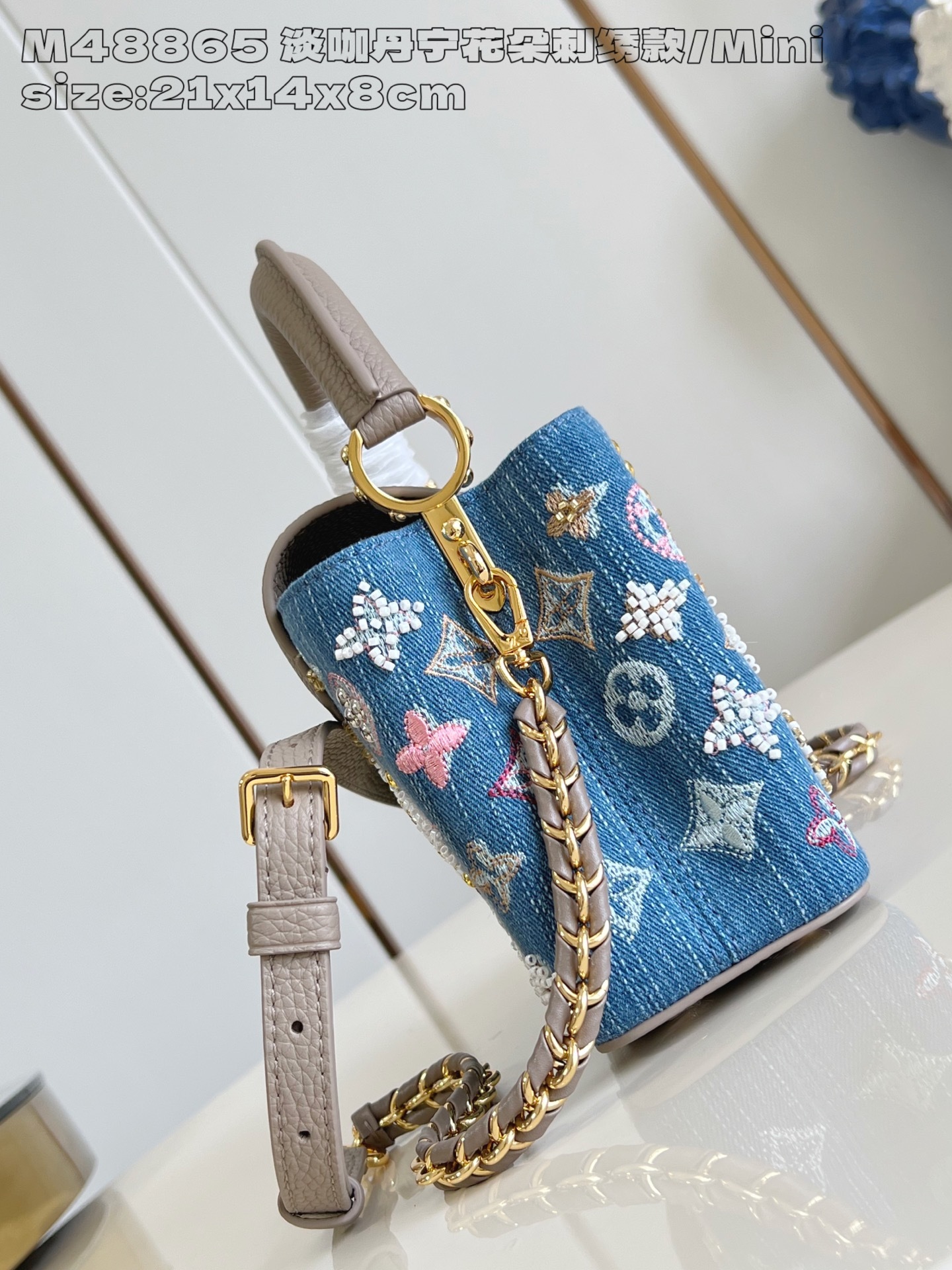 【顶级原单 M48865淡咖丹宁花朵刺绣款/迷你 】本款 Capucines 迷你手袋为 Monogra