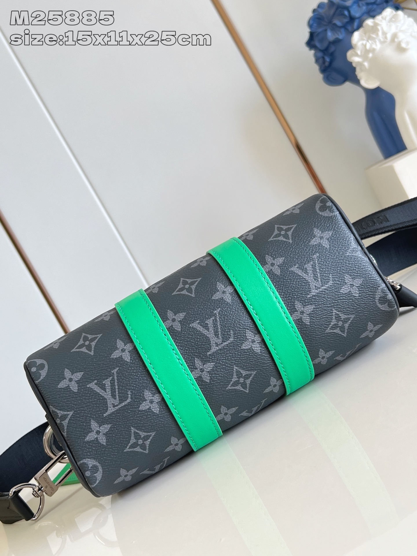 【顶级原单 M25885 】本款 Keepall Bandoulière 25 手袋拥有 Monogra