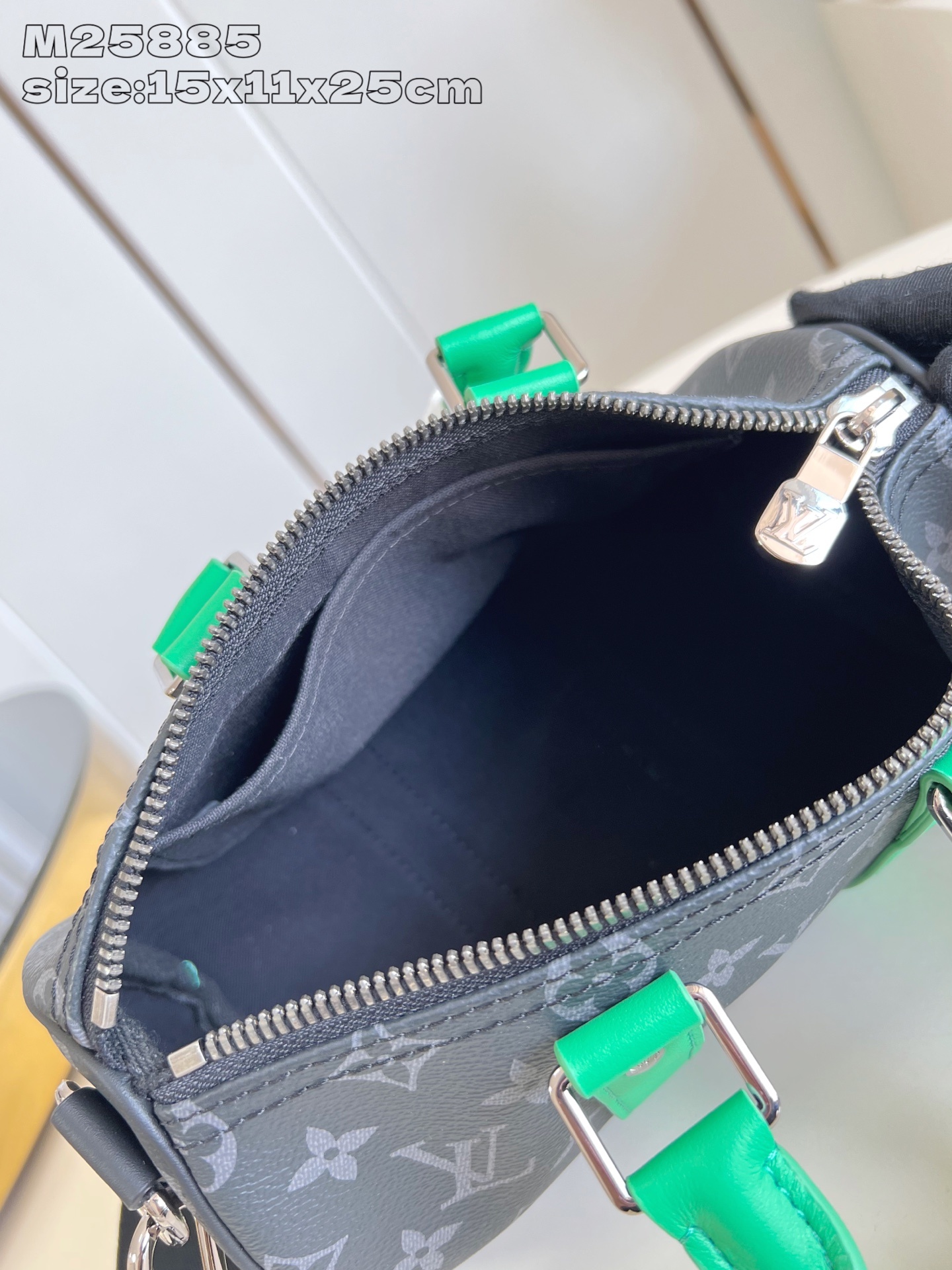【顶级原单 M25885 】本款 Keepall Bandoulière 25 手袋拥有 Monogra