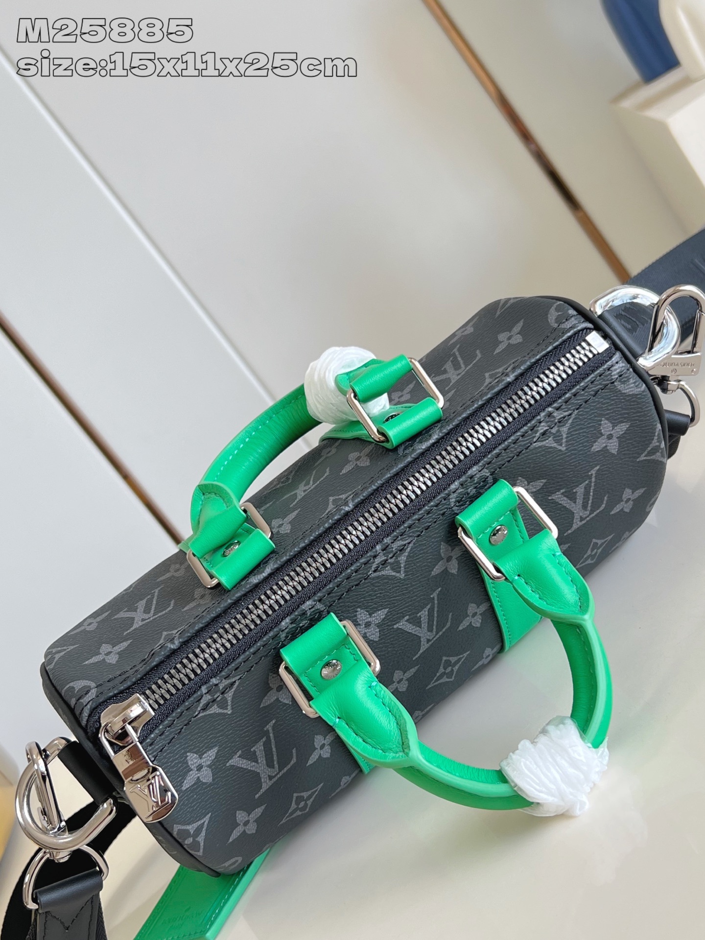 【顶级原单 M25885 】本款 Keepall Bandoulière 25 手袋拥有 Monogra