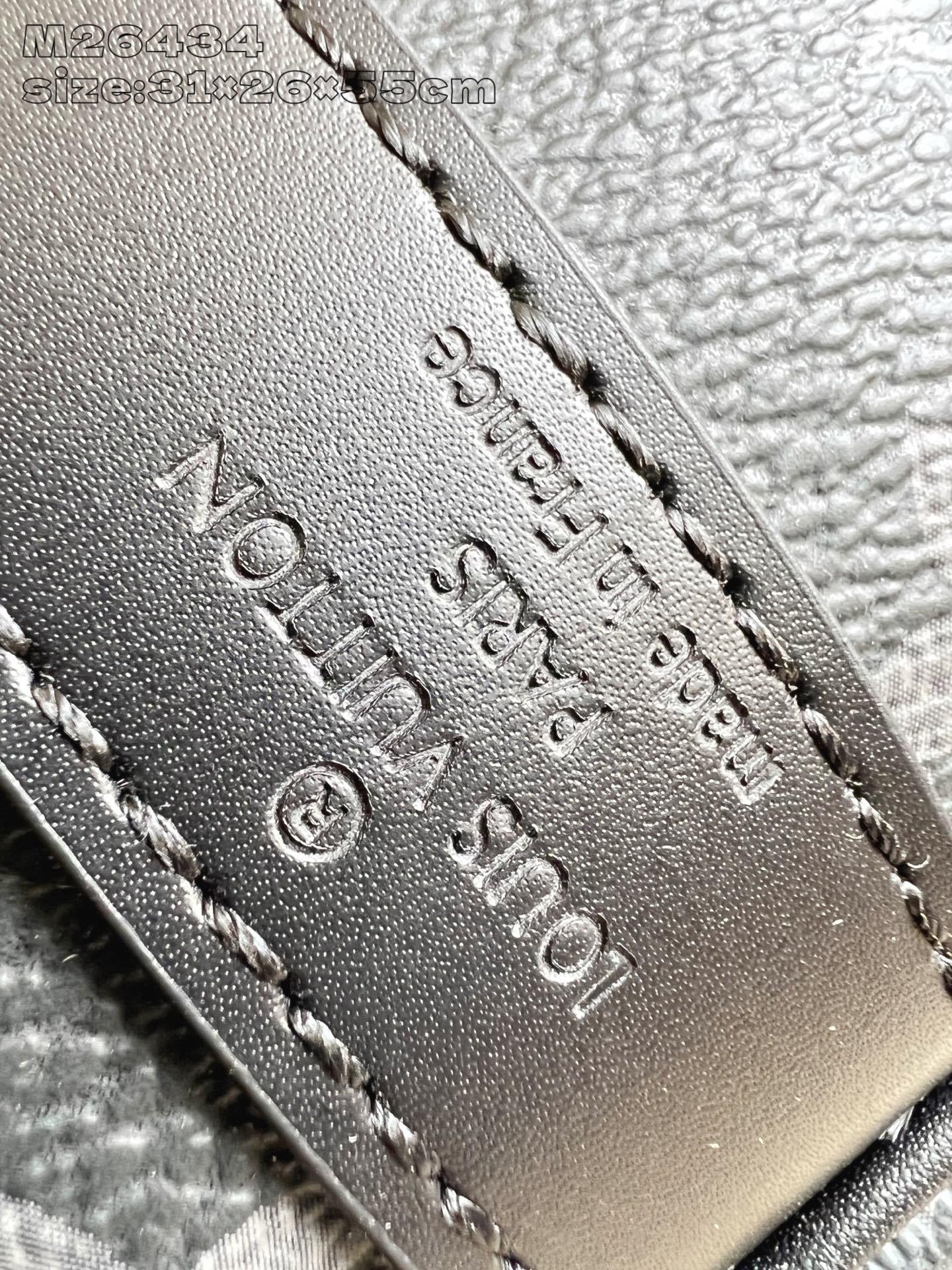 【顶级原单 M26434/55cm 】本款 Keepall Bandoulière 55 旅行袋取材 M