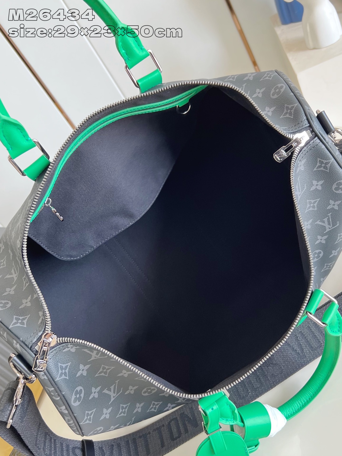 【顶级原单 M26434/50cm 】本款 Keepall Bandoulière 50 旅行袋取材 M