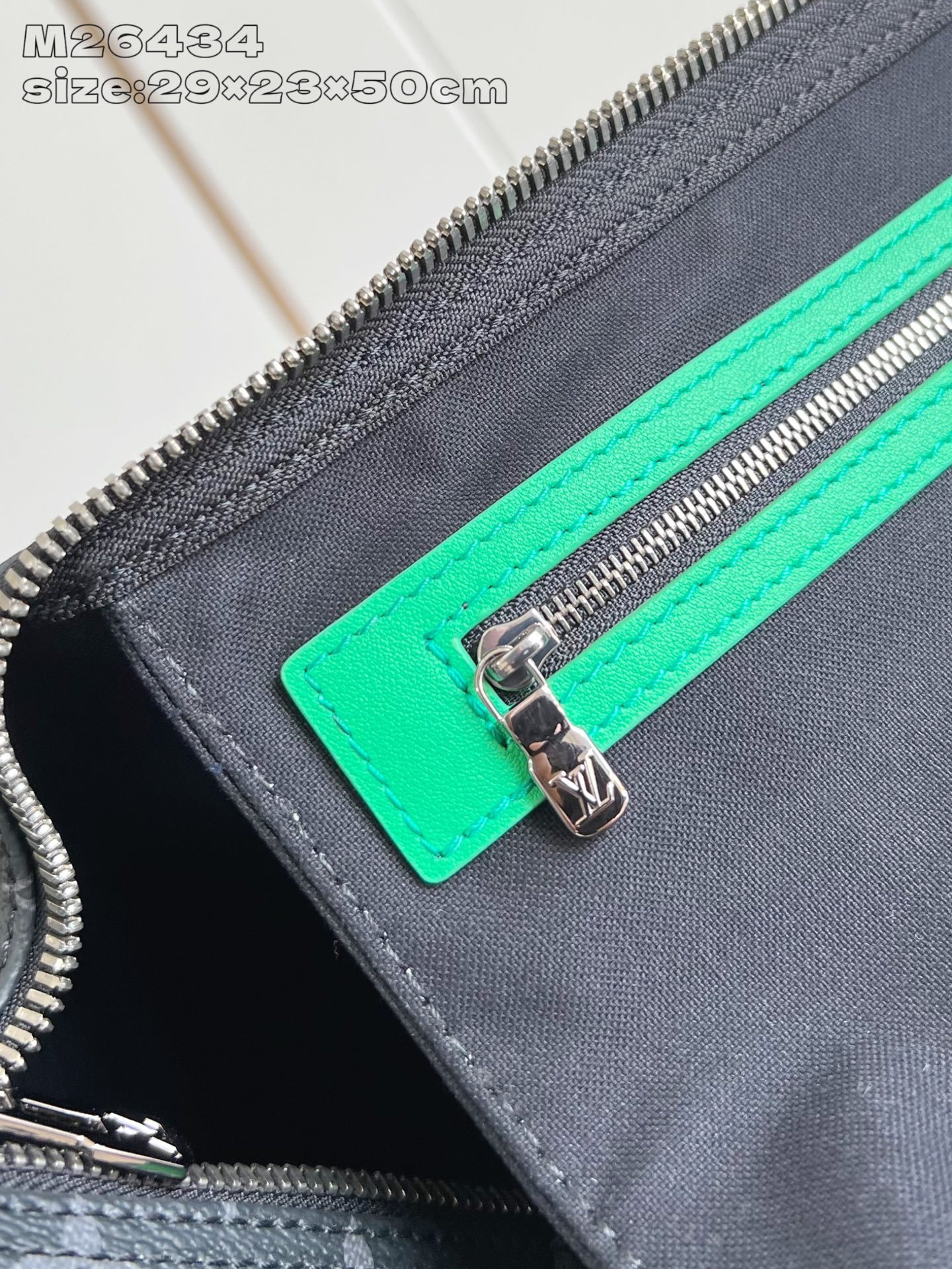 【顶级原单 M26434/50cm 】本款 Keepall Bandoulière 50 旅行袋取材 M